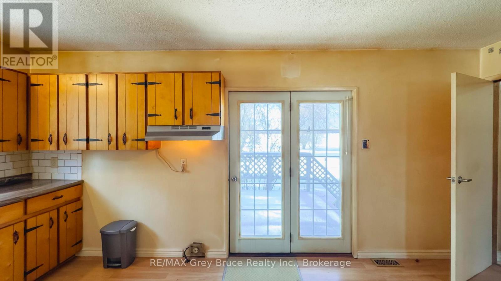 276 West Street, Georgian Bluffs, Ontario  N4K 5N7 - Photo 6 - X12662830