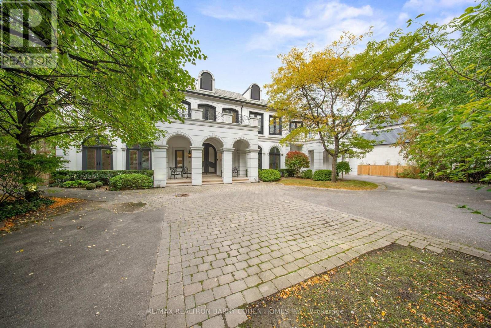 180 Sandringham Drive, Toronto, Ontario  M3H 1E3 - Photo 2 - C12476043