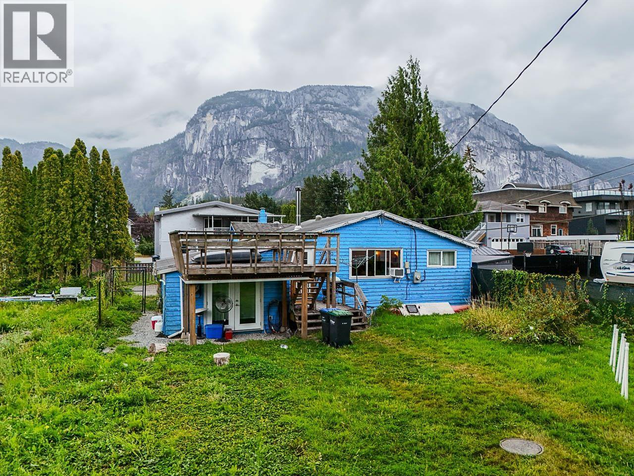 37956 FOURTH AVENUE, Squamish, British Columbia