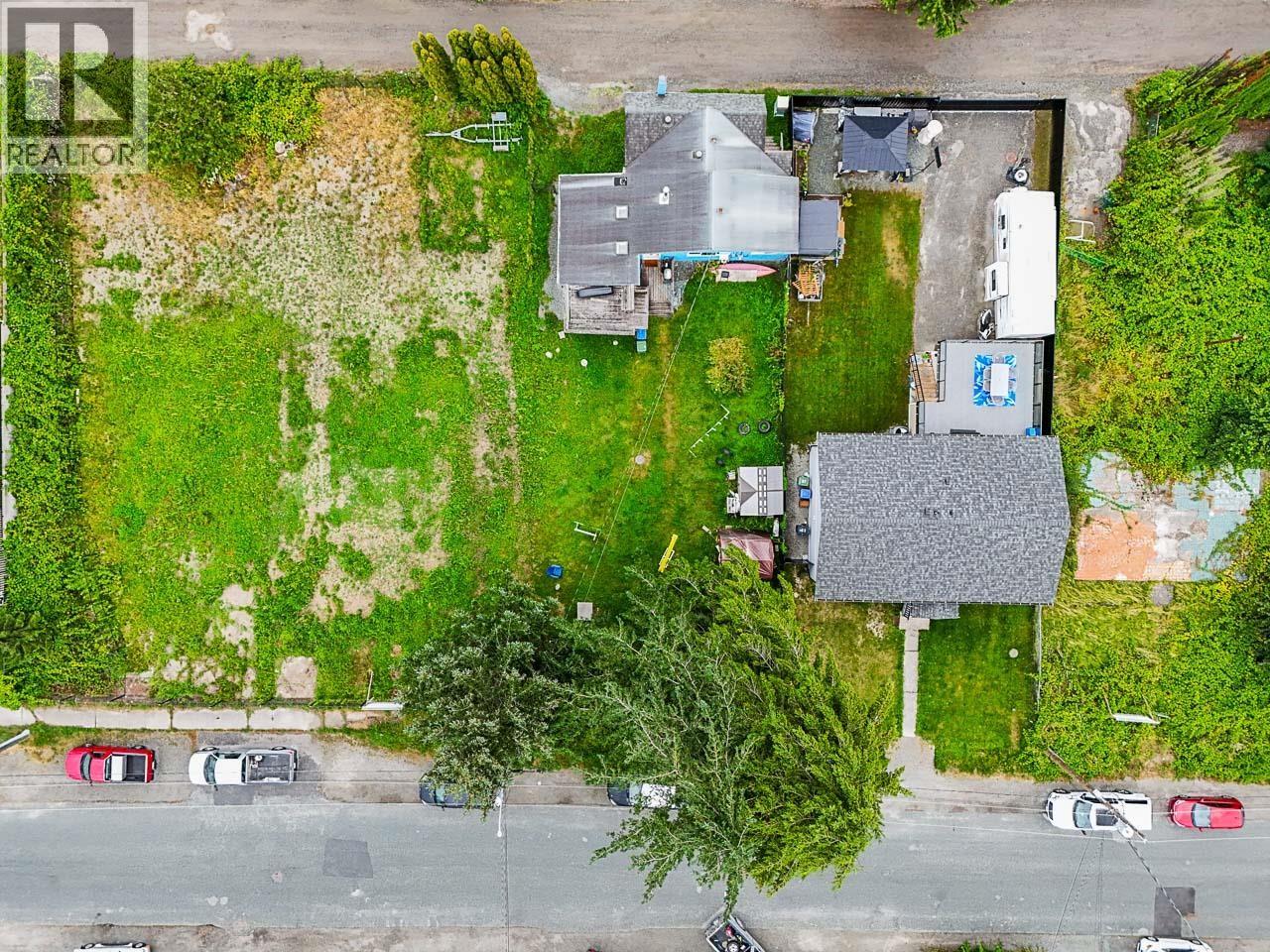 37956 Fourth Avenue, Squamish, British Columbia  V8B 0P7 - Photo 3 - R3005534