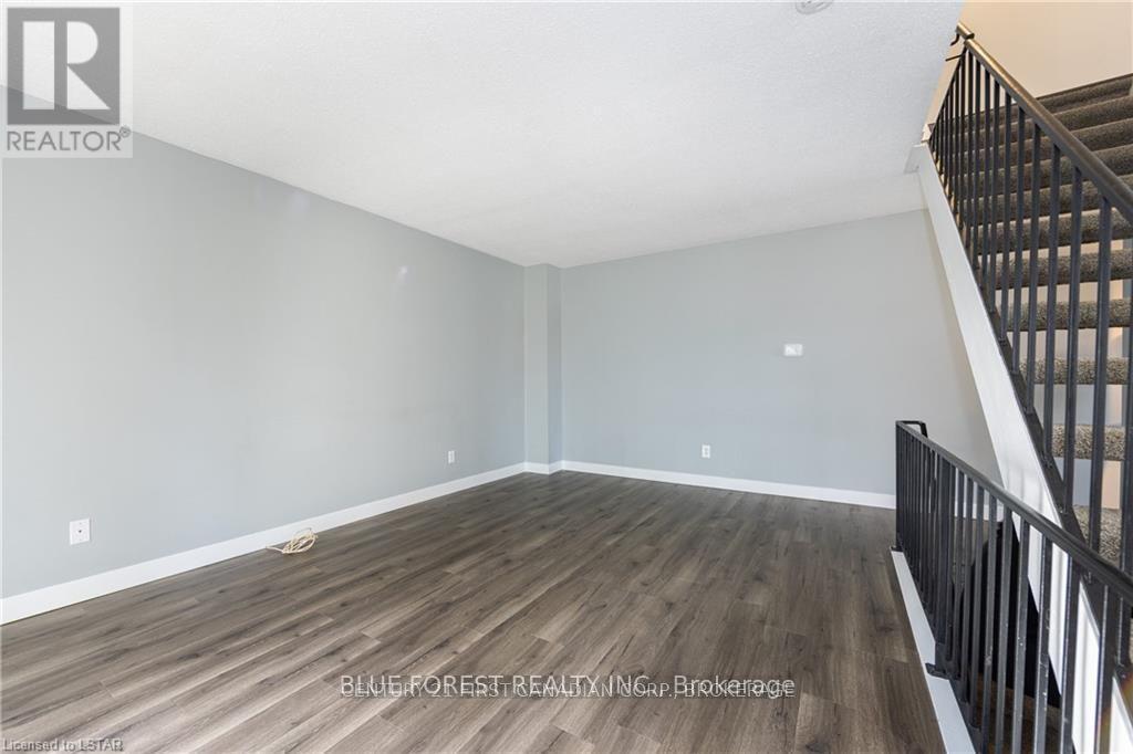 106 - 70 Fiddlers Green Road, London North, Ontario  N6H 4R4 - Photo 5 - X12662738