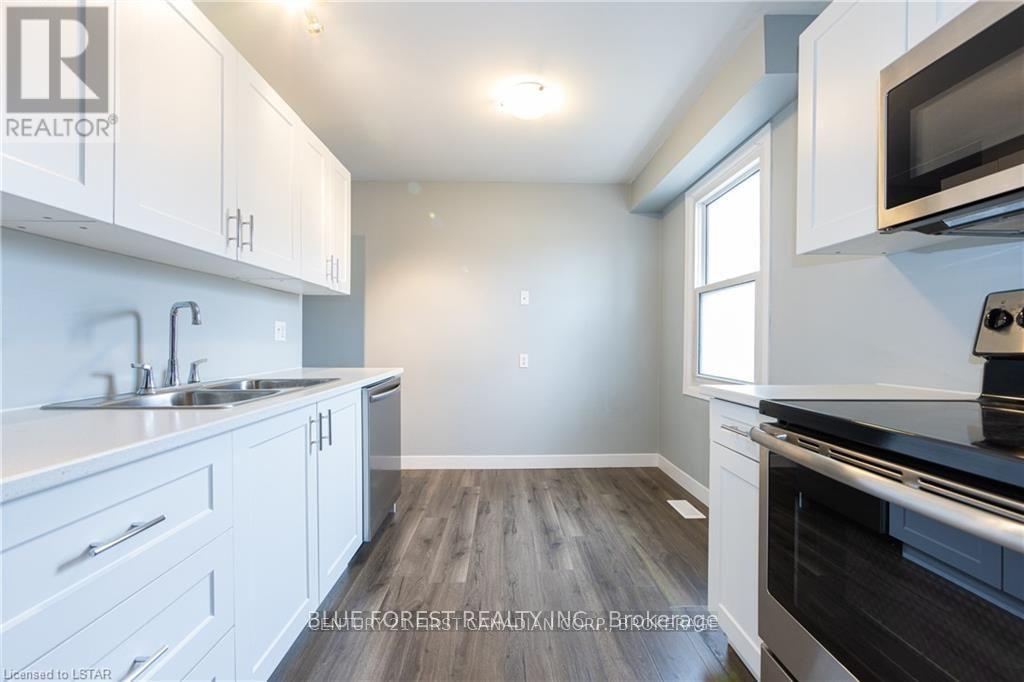 106 - 70 Fiddlers Green Road, London North, Ontario  N6H 4R4 - Photo 9 - X12662738