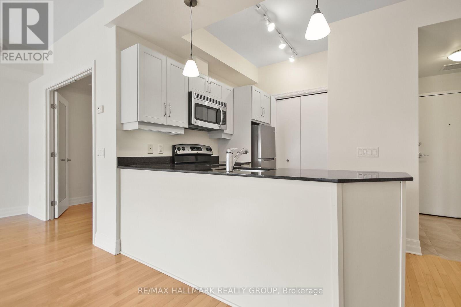 402 - 75 Cleary Avenue, Ottawa, Ontario  K2A 1R8 - Photo 8 - X12662822