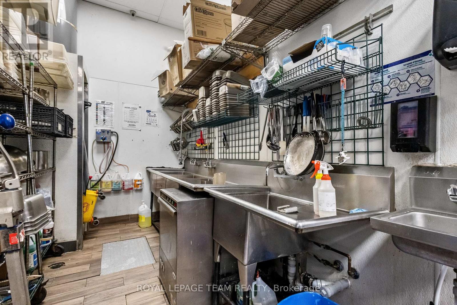 1385 Baseline Road, Ottawa, Ontario  K2C 3G1 - Photo 25 - X12662918