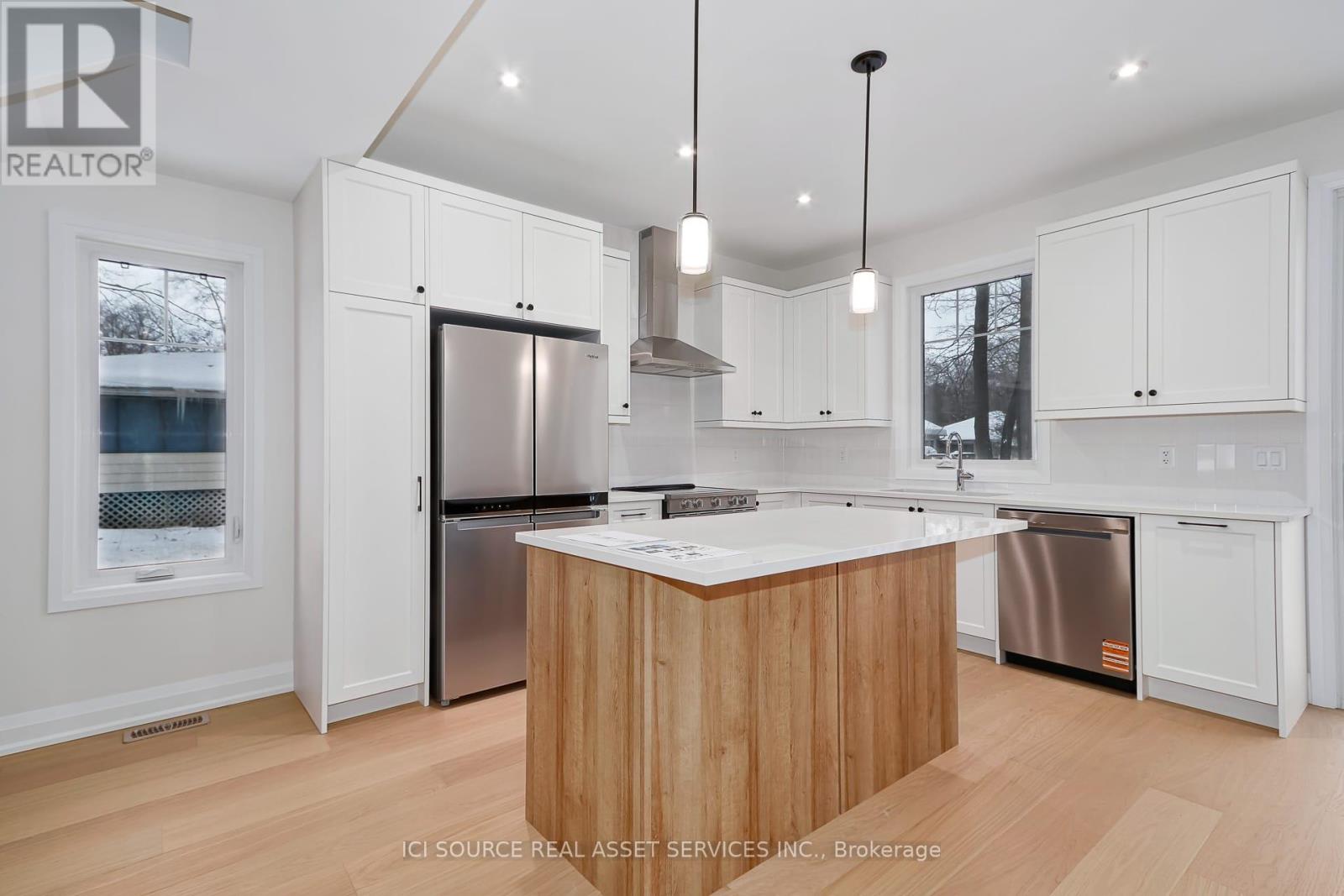 10 Frederick Drive, Wasaga Beach, Ontario  L9Z 1P1 - Photo 6 - S12647490