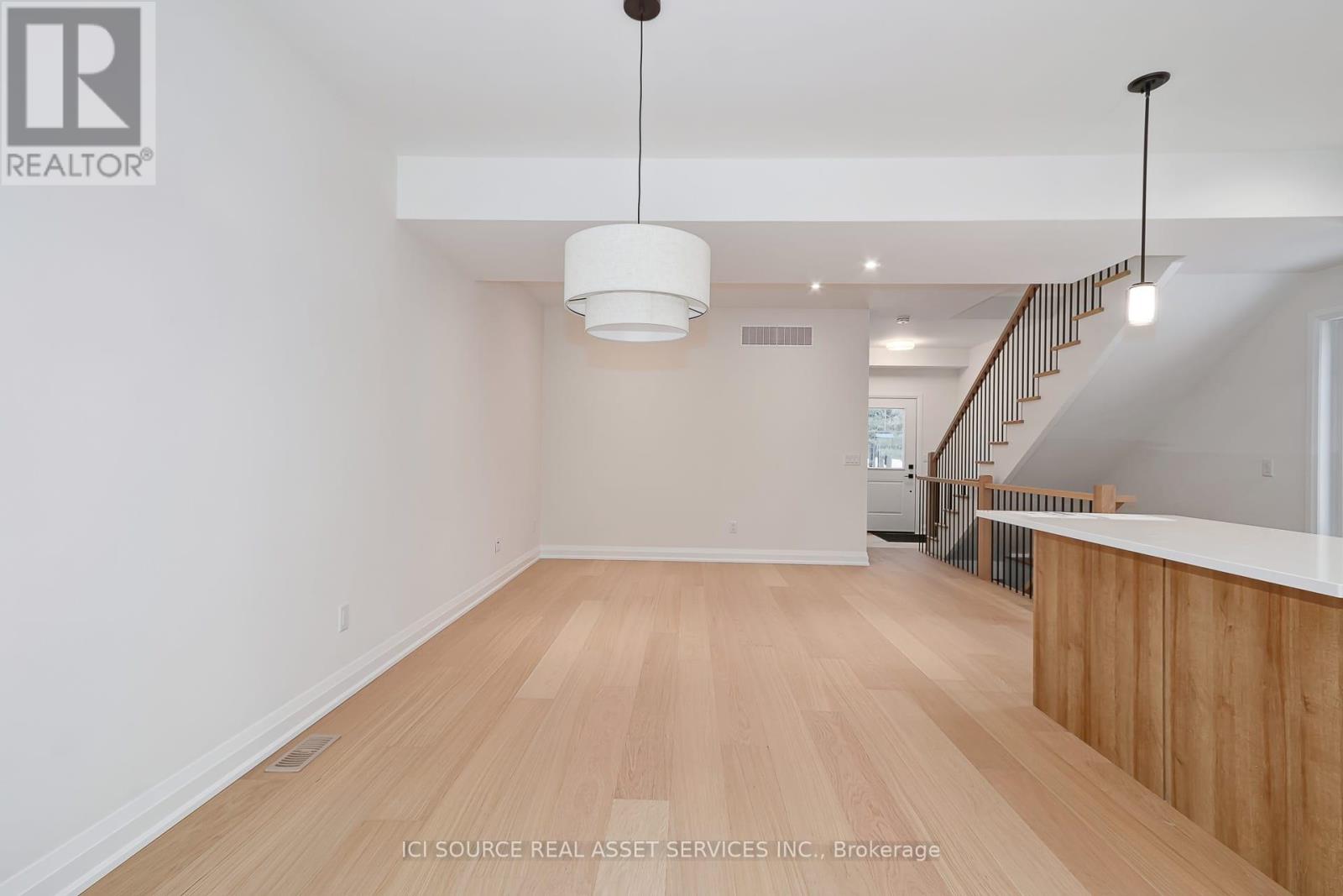 10 Frederick Drive, Wasaga Beach, Ontario  L9Z 1P1 - Photo 8 - S12647490