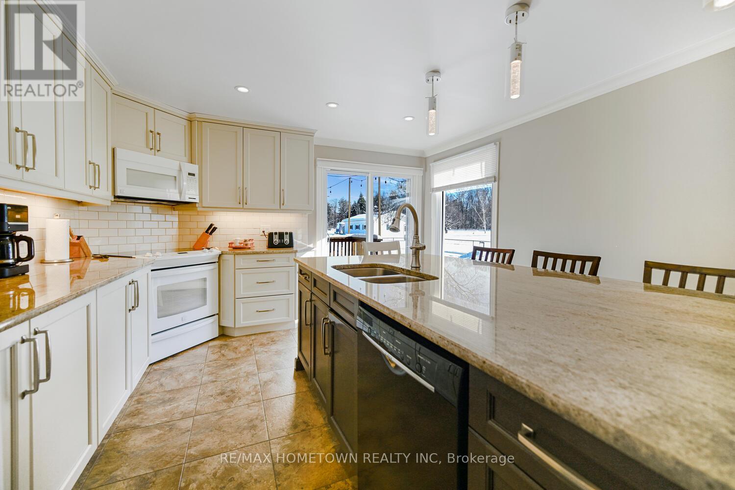 1229 Hallecks Road S, Elizabethtown-Kitley, Ontario K6V 5T3 - Photo 10 - X12662780