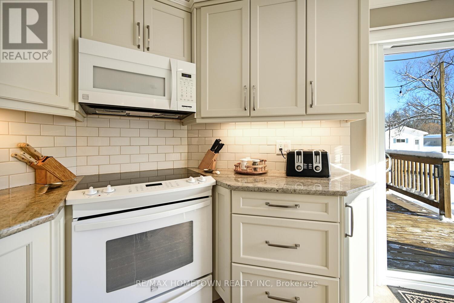 1229 Hallecks Road S, Elizabethtown-Kitley, Ontario K6V 5T3 - Photo 13 - X12662780