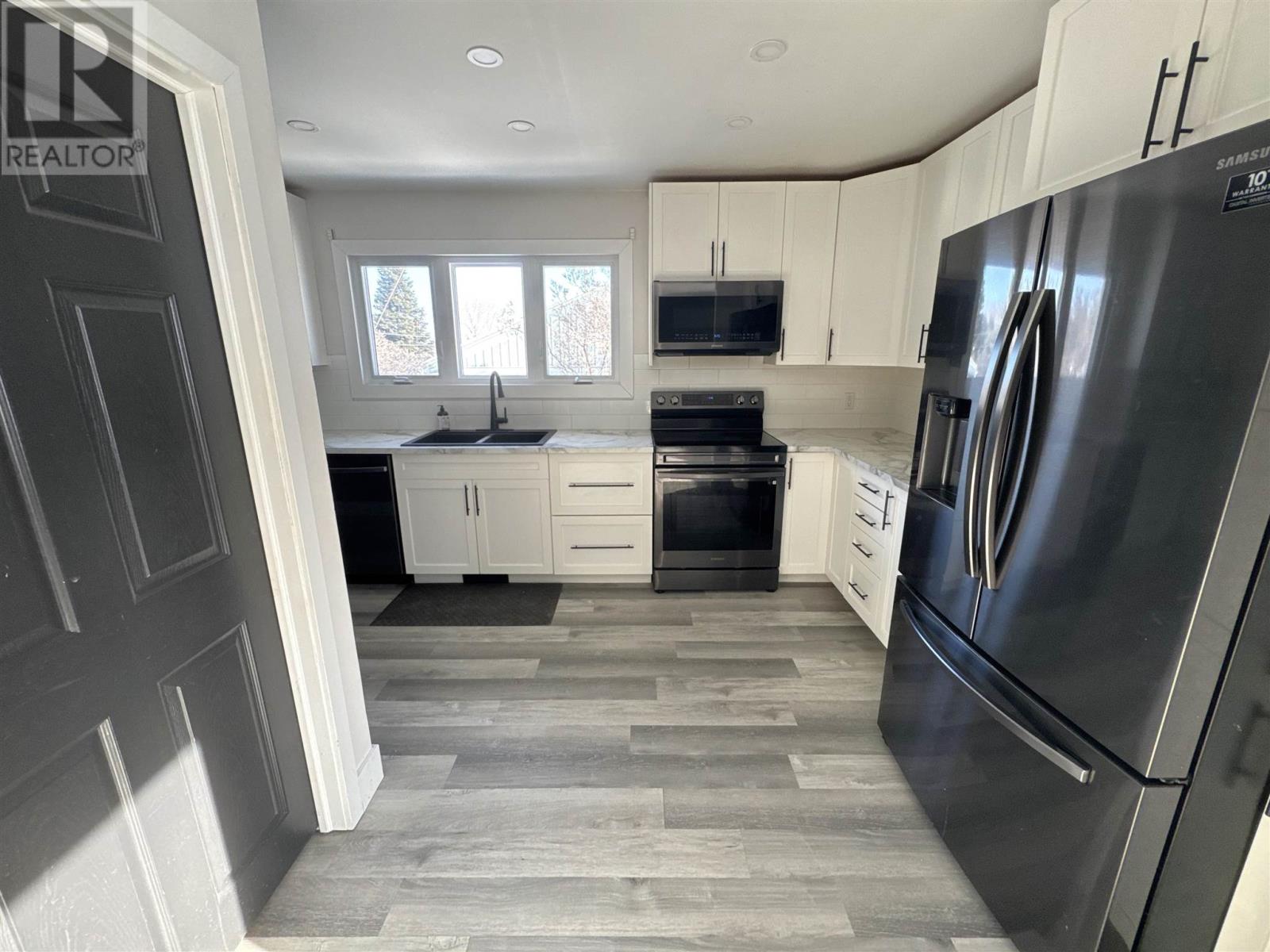 16 Ferguson Rd, Elliot Lake, Ontario  P5A 1C5 - Photo 2 - SM260017