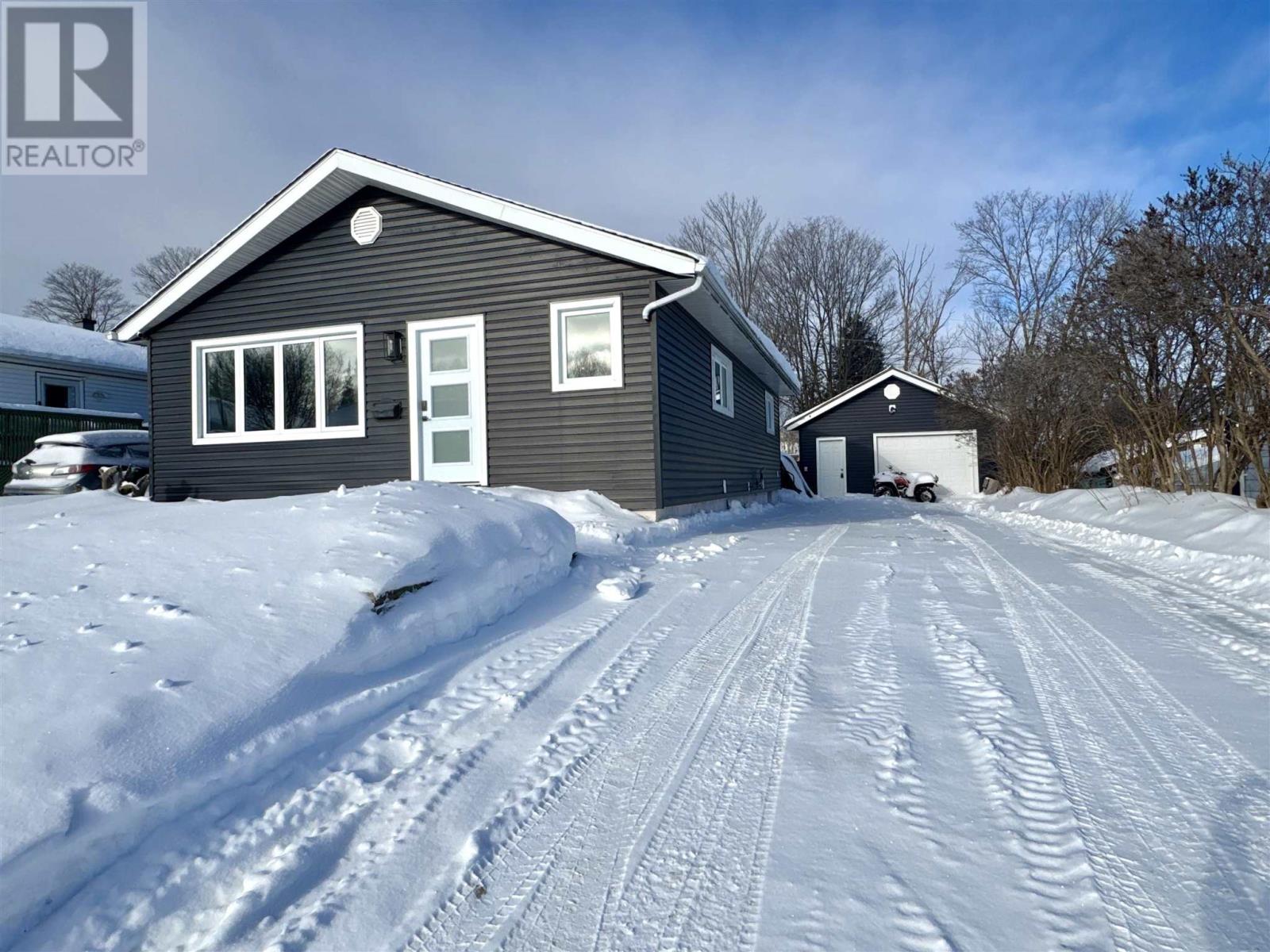 16 Ferguson RD, elliot lake, Ontario