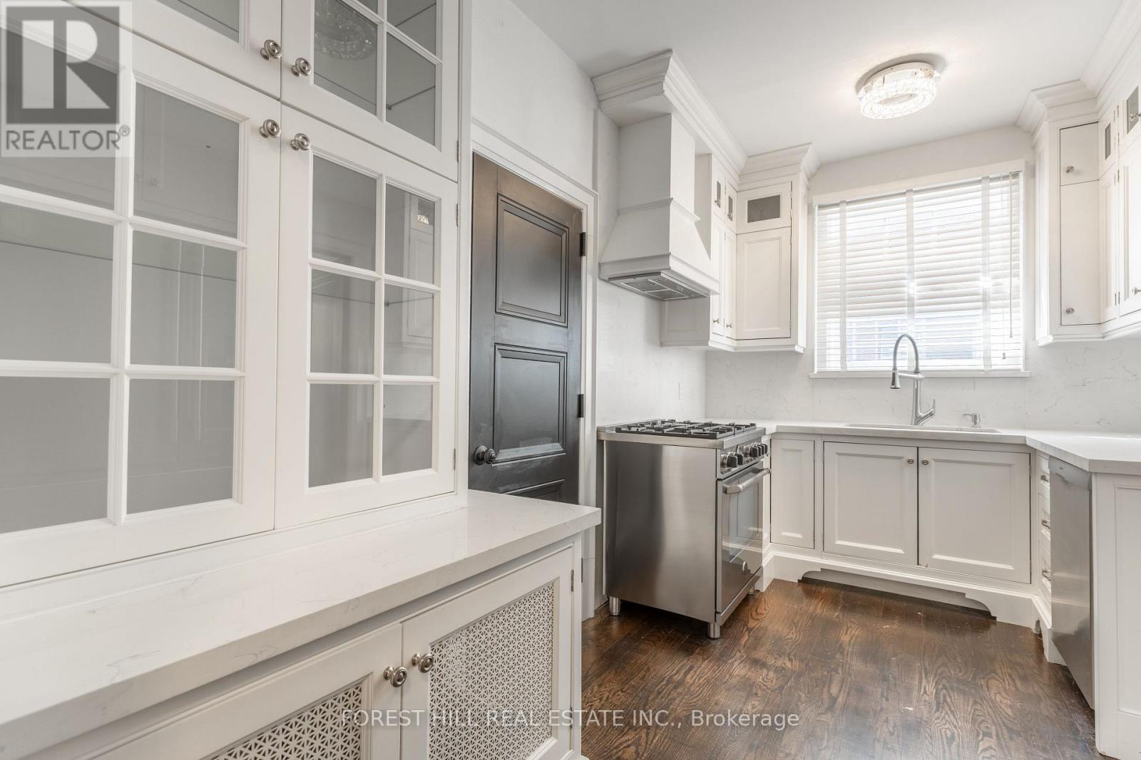 29 Whitehall Road, Toronto, Ontario  M4W 2C5 - Photo 5 - C12662814