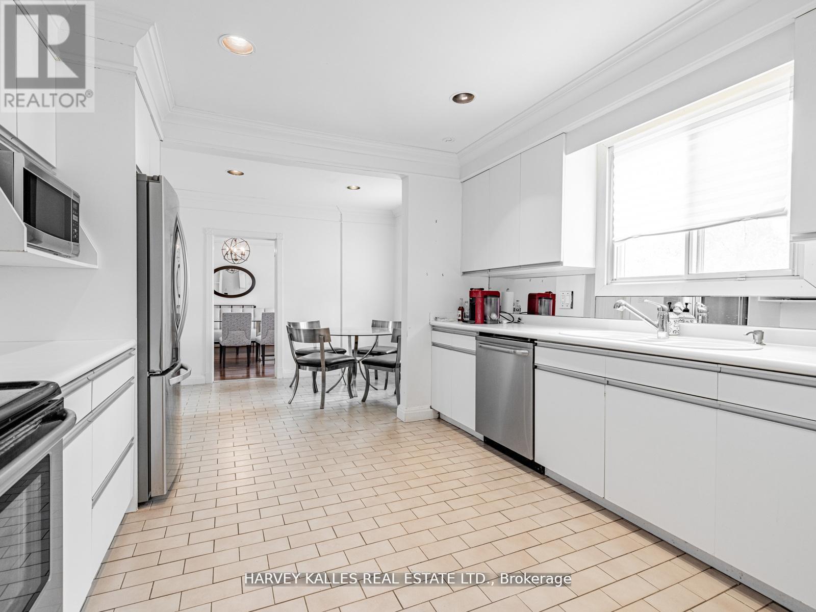 2 Silverwood Avenue, Toronto, Ontario  M5P 1W4 - Photo 16 - C12662956