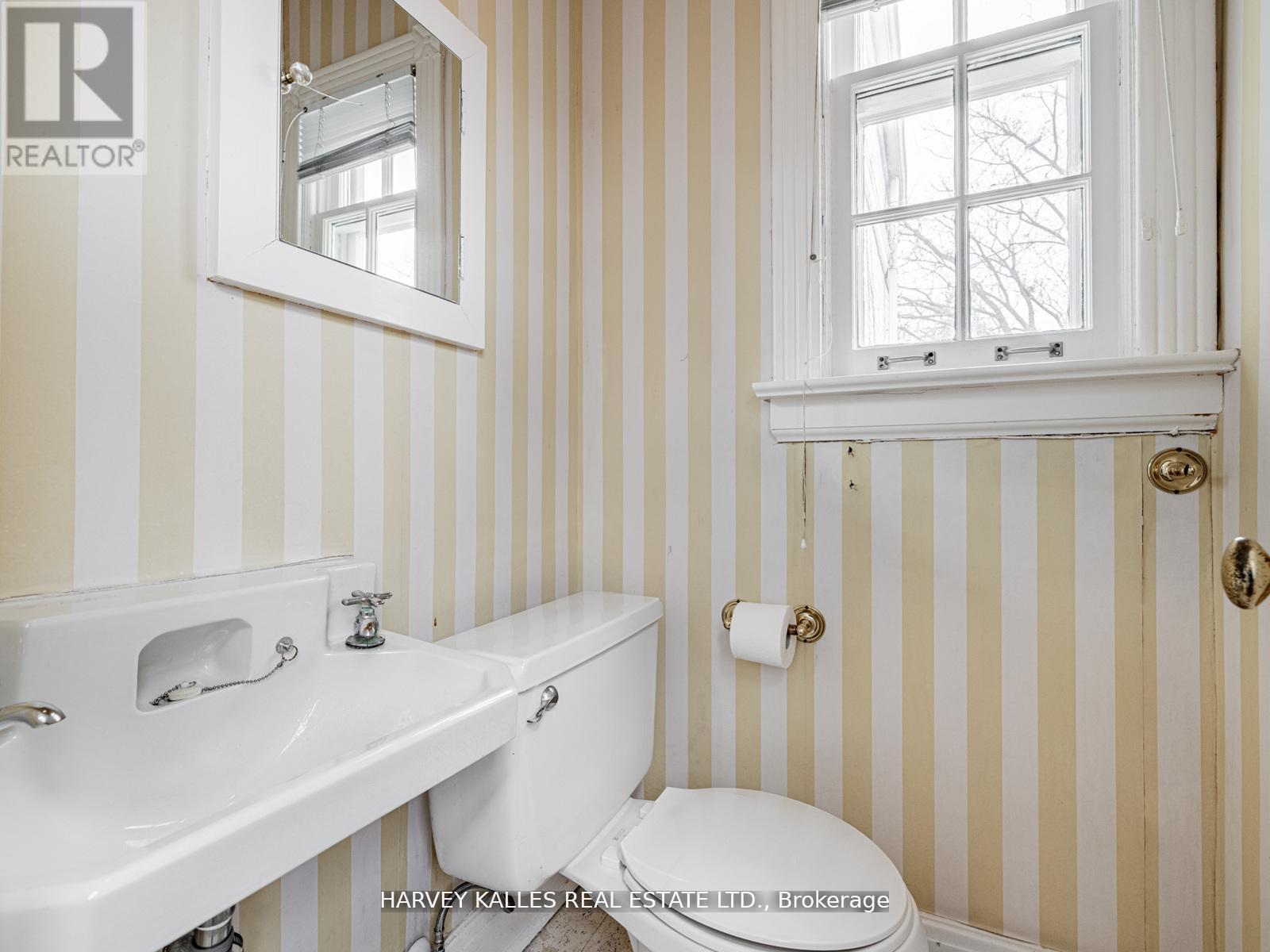 2 Silverwood Avenue, Toronto, Ontario  M5P 1W4 - Photo 25 - C12662956