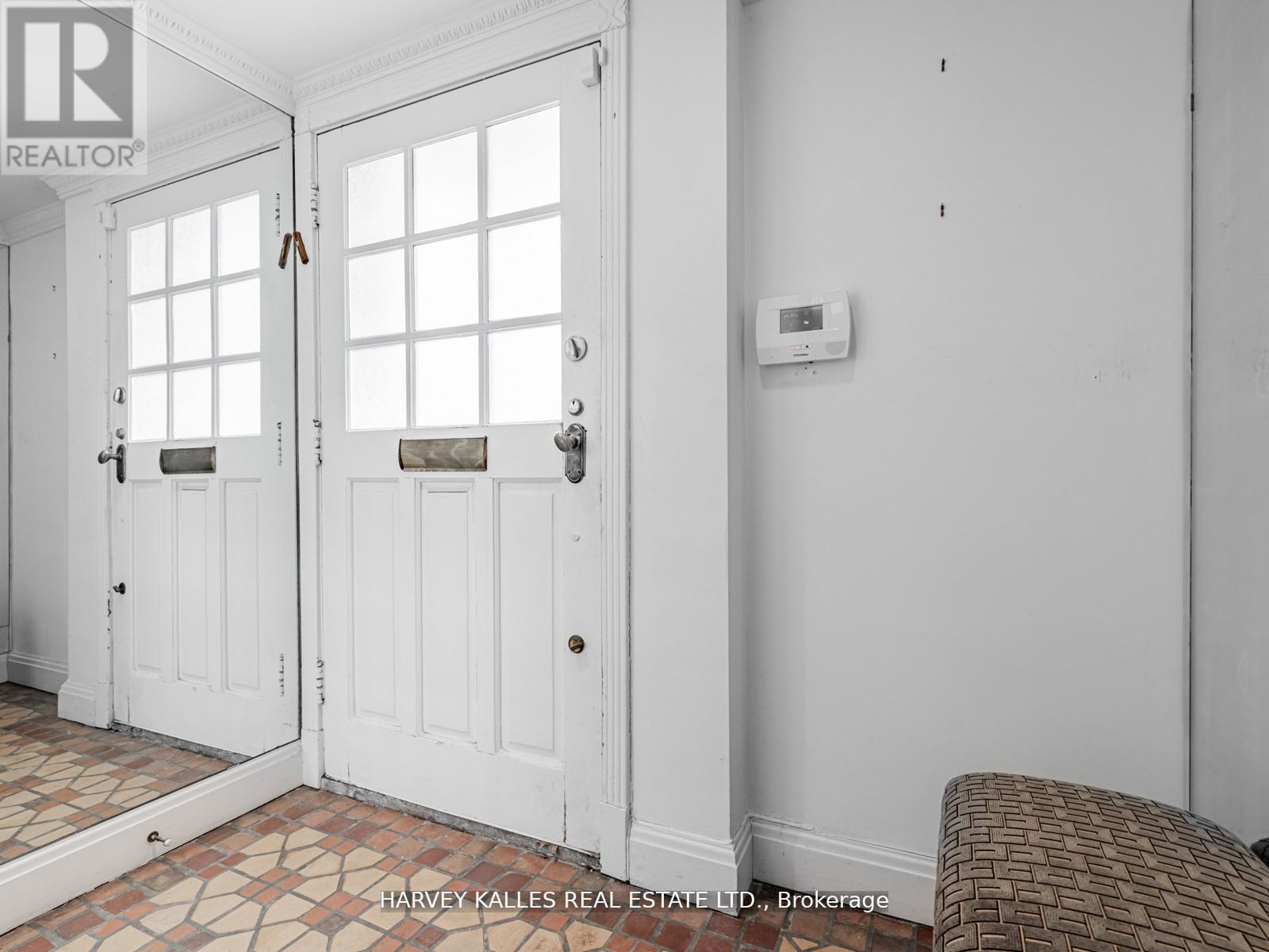 2 Silverwood Avenue, Toronto, Ontario  M5P 1W4 - Photo 8 - C12662956