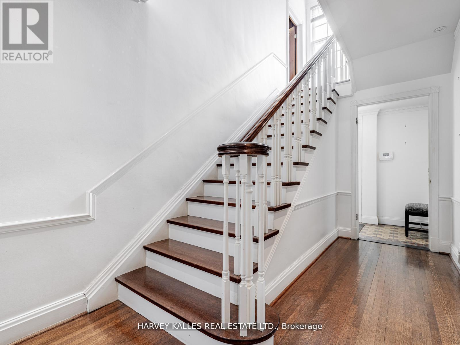 2 Silverwood Avenue, Toronto, Ontario  M5P 1W4 - Photo 9 - C12662956