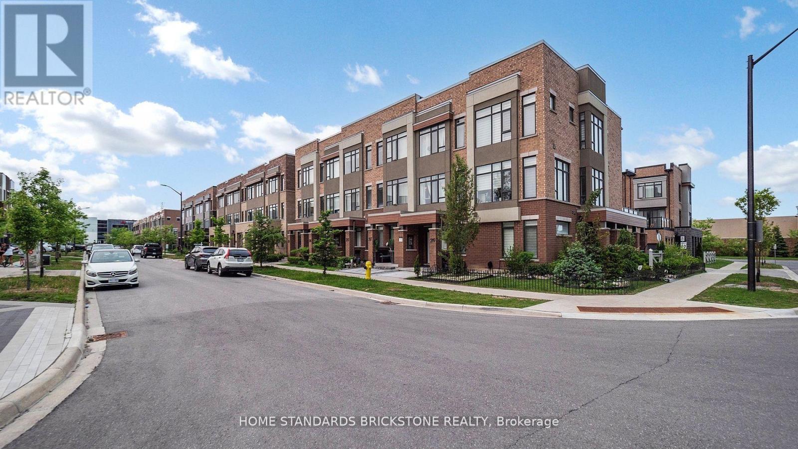 215 SALTERTON CIRCLE, Vaughan, Ontario