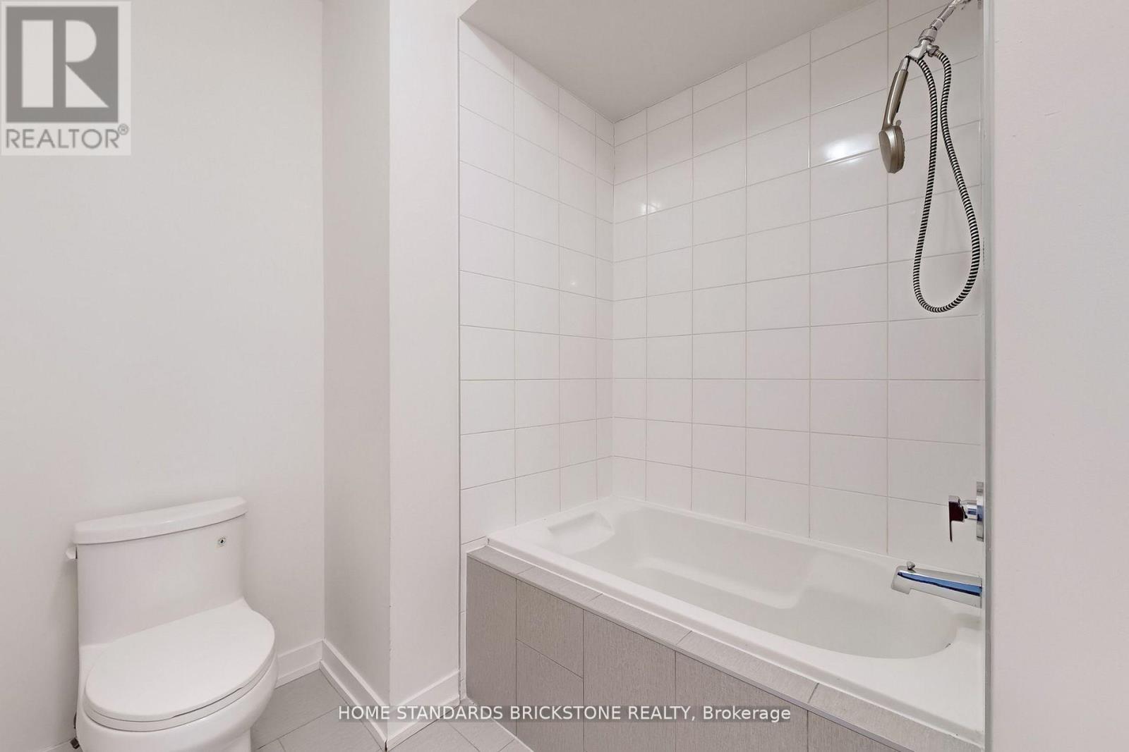 215 Salterton Circle, Vaughan, Ontario  L6A 4Z2 - Photo 38 - N12662904