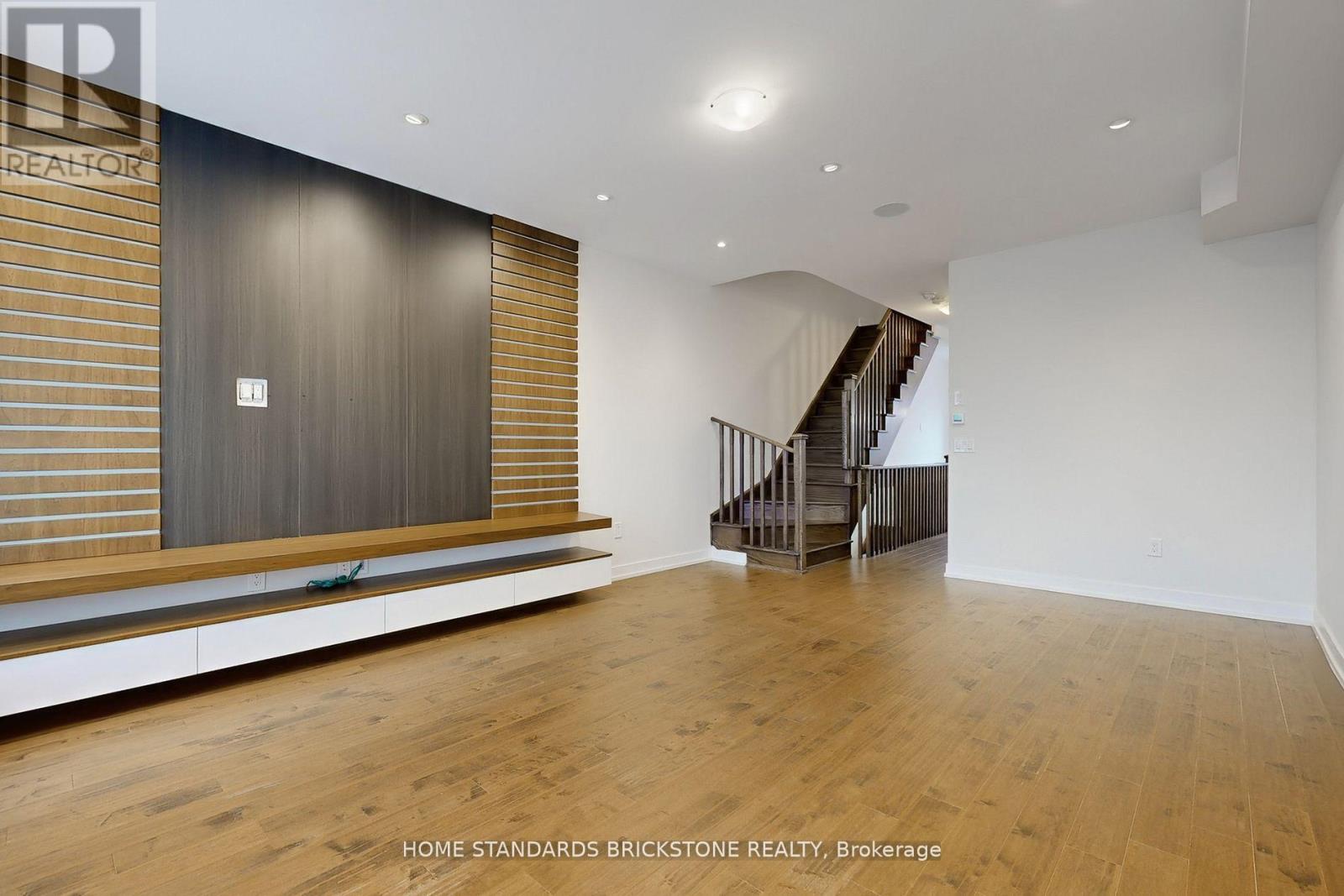 215 Salterton Circle, Vaughan, Ontario  L6A 4Z2 - Photo 7 - N12662904