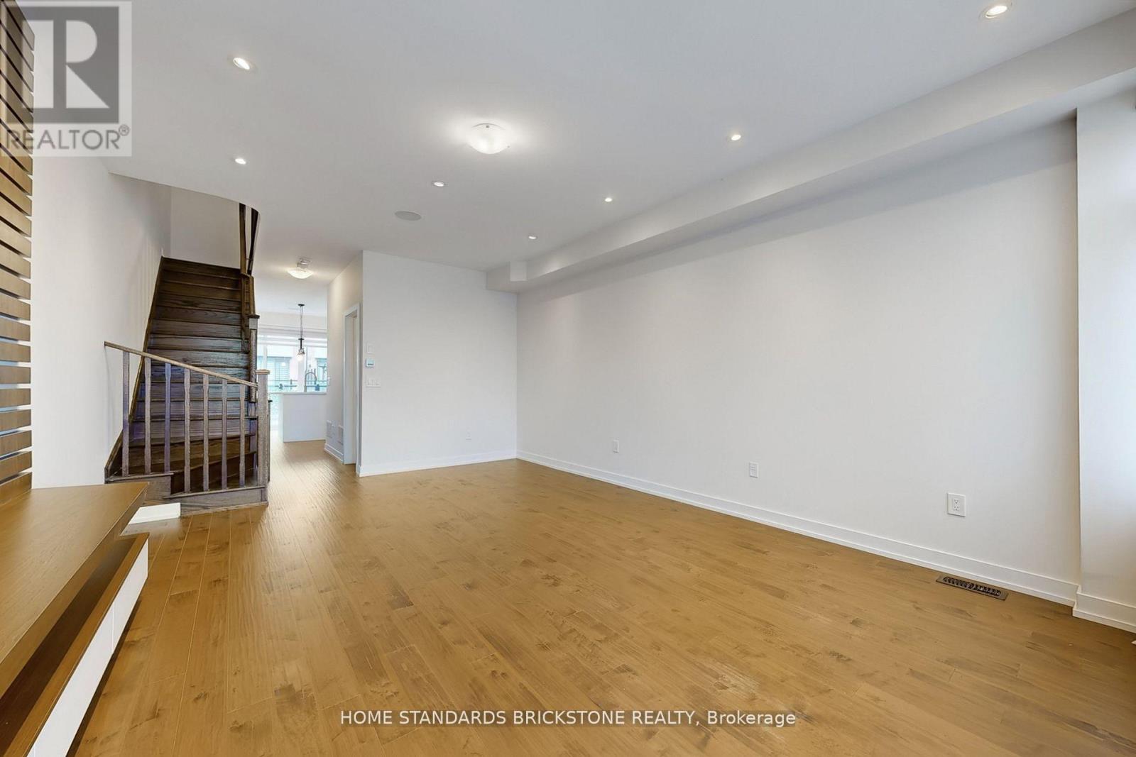 215 Salterton Circle, Vaughan, Ontario  L6A 4Z2 - Photo 8 - N12662904