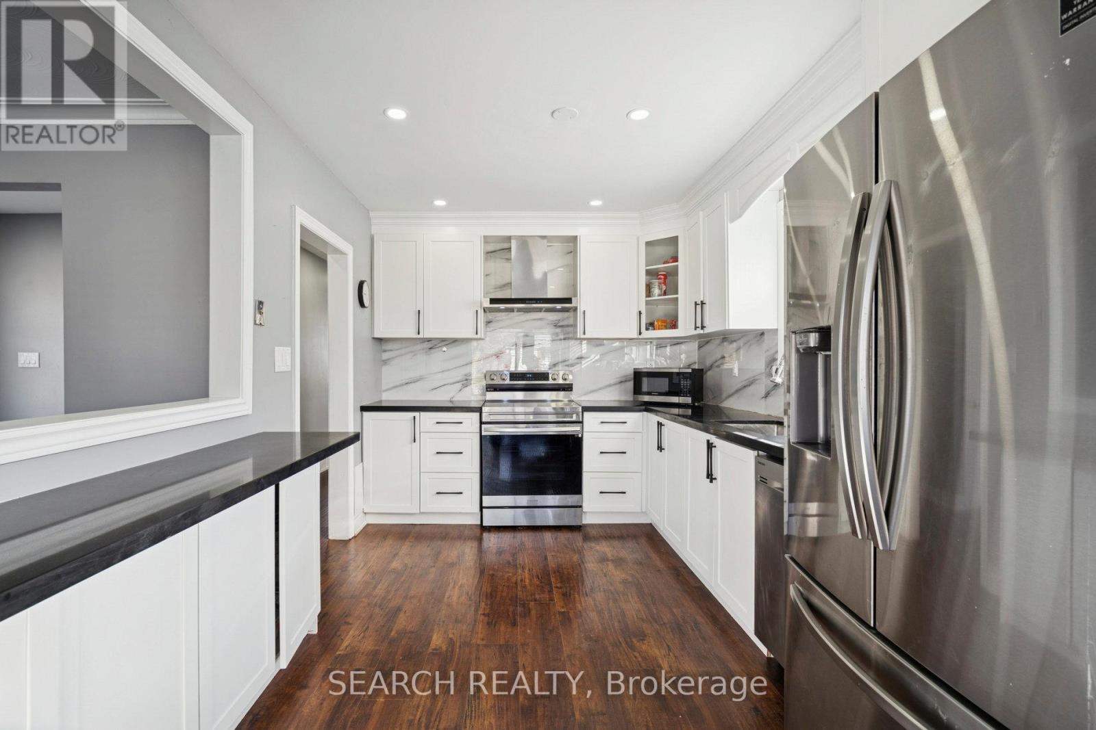 151 The Westway, Toronto, Ontario  M9P 2B6 - Photo 9 - W12584200