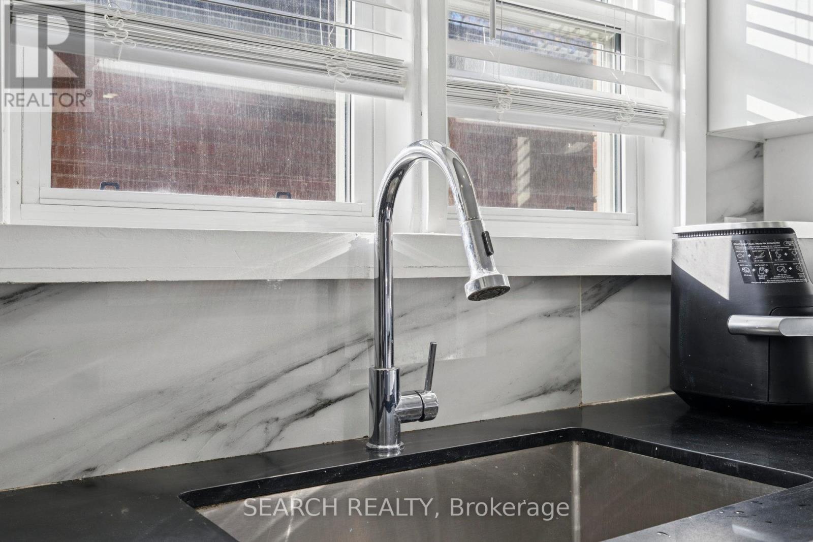 151 The Westway, Toronto, Ontario  M9P 2B6 - Photo 12 - W12584200