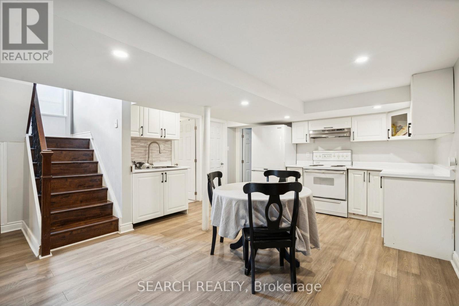 151 The Westway, Toronto, Ontario  M9P 2B6 - Photo 20 - W12584200