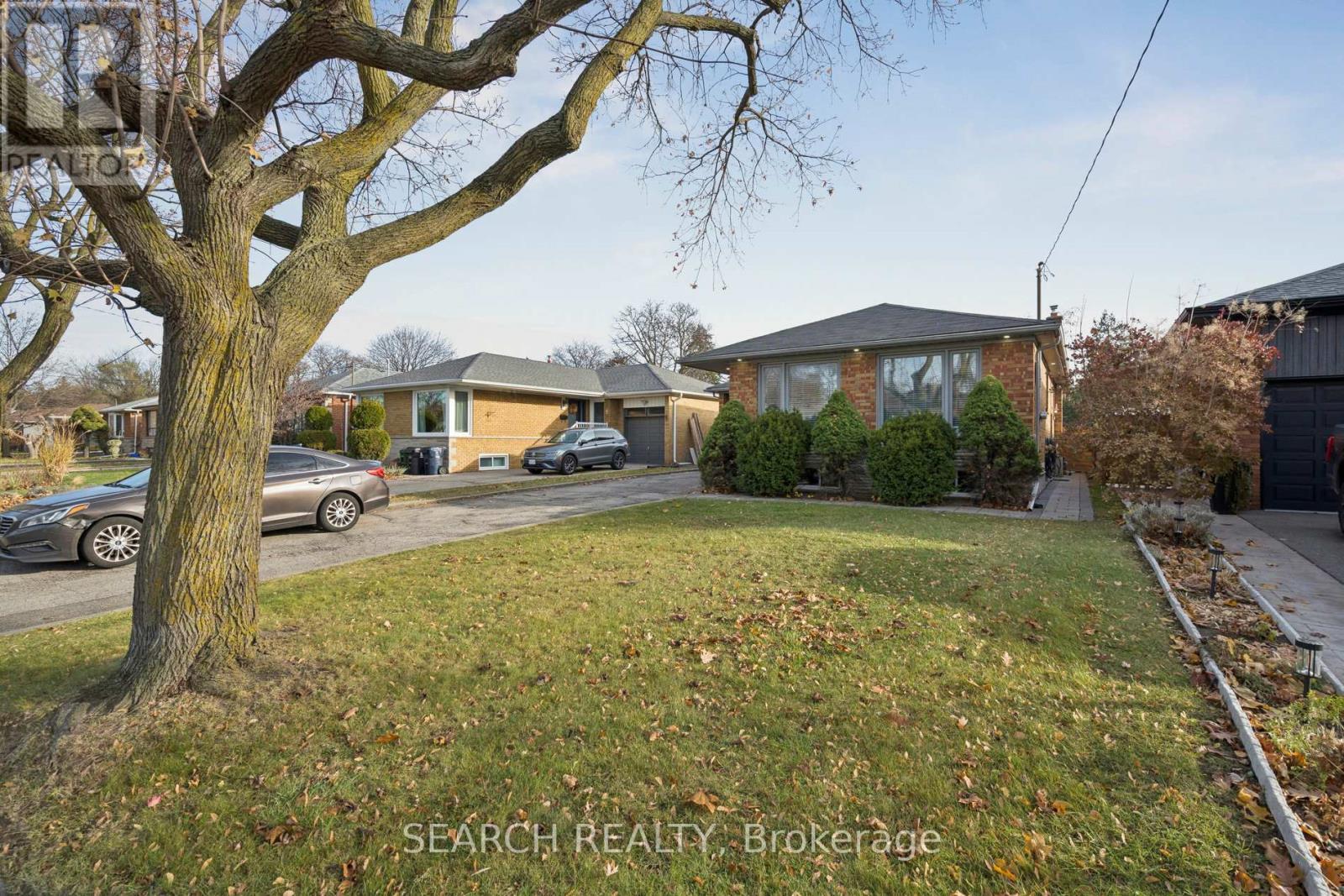 151 The Westway, Toronto, Ontario  M9P 2B6 - Photo 37 - W12584200