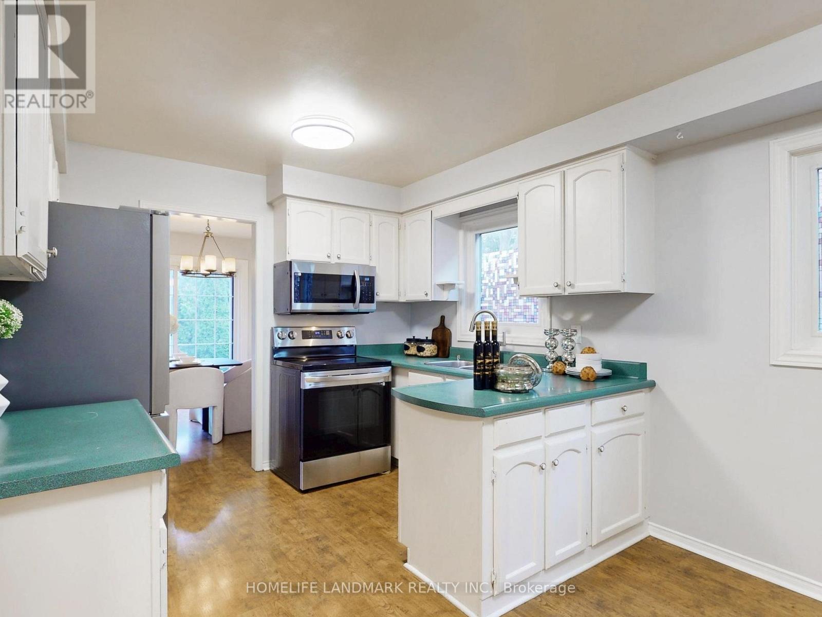 338 Parkridge Crescent, Oakville, Ontario  L6M 1B1 - Photo 14 - W12662754