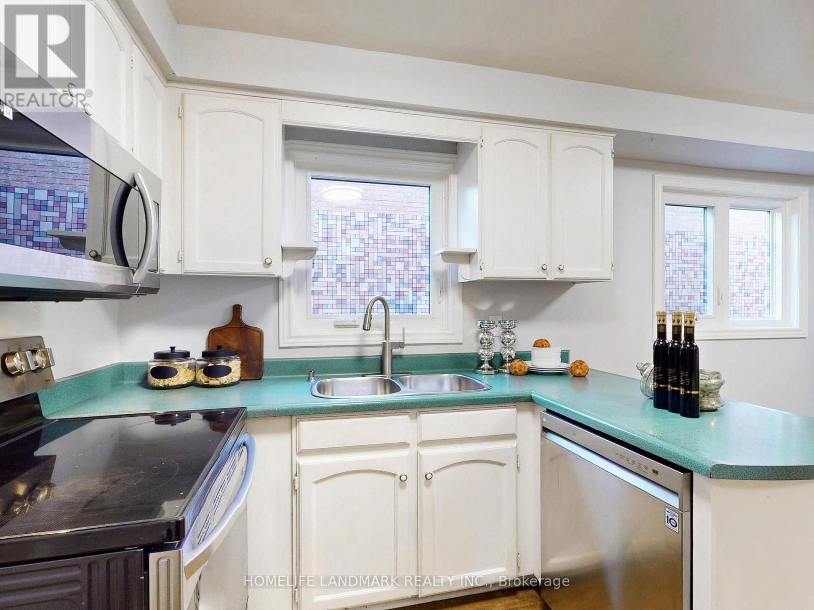 338 Parkridge Crescent, Oakville, Ontario  L6M 1B1 - Photo 15 - W12662754