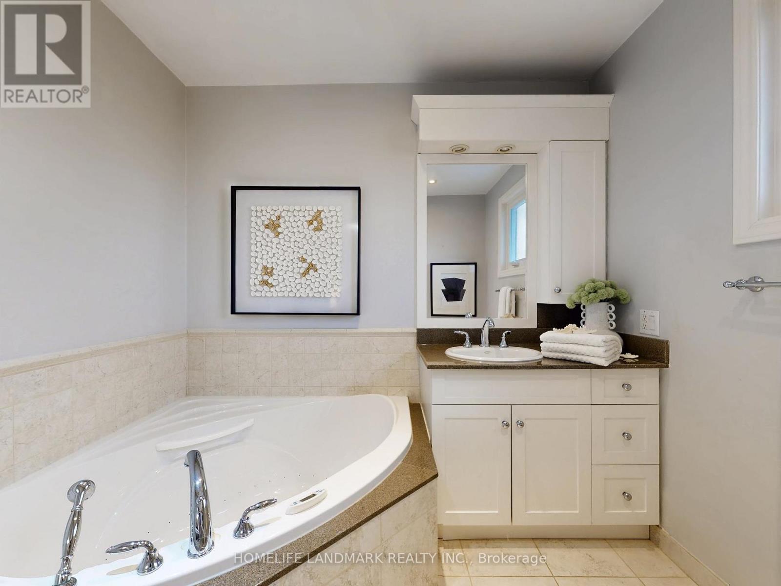 338 Parkridge Crescent, Oakville, Ontario  L6M 1B1 - Photo 30 - W12662754