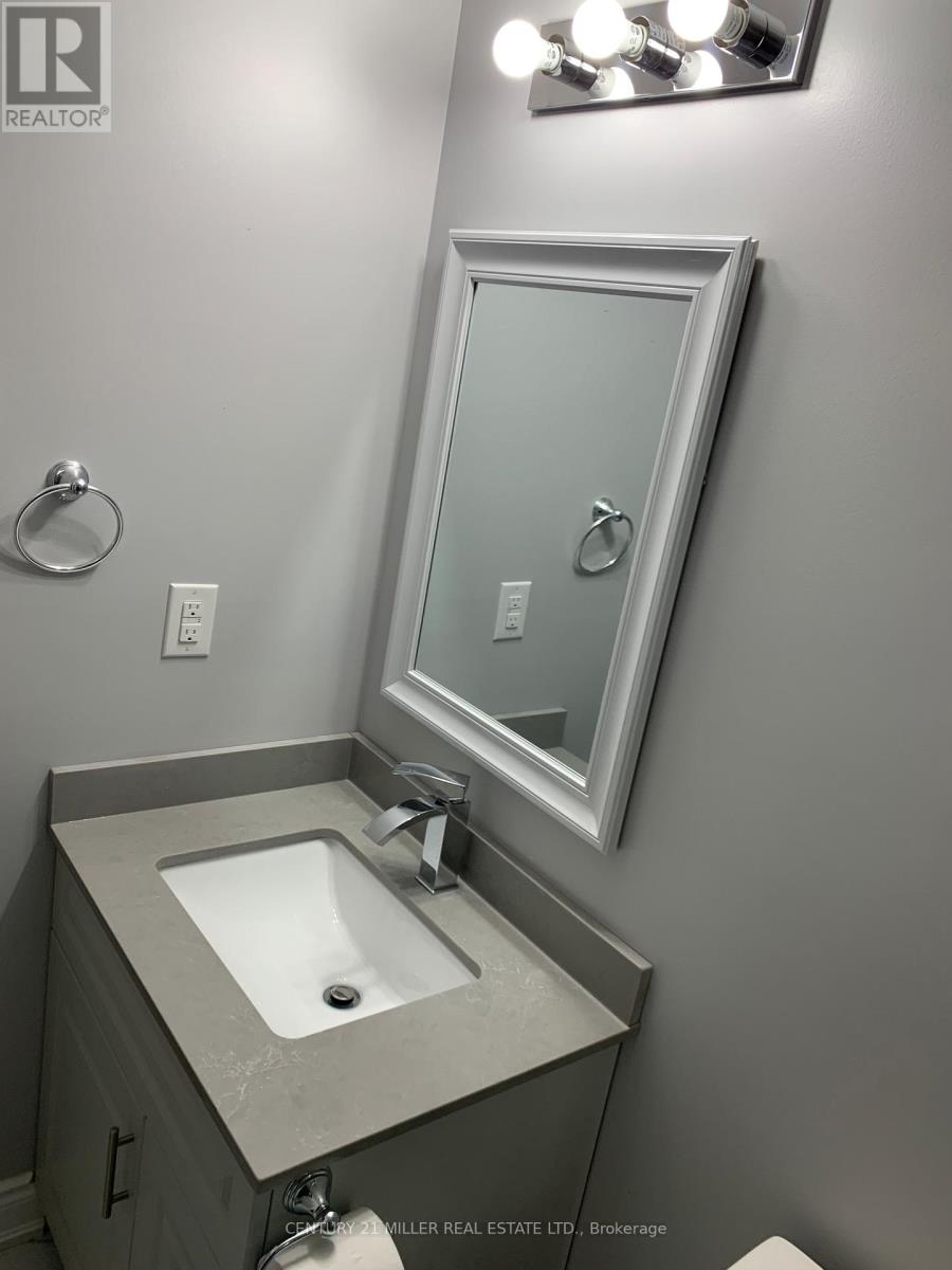 389 Royal West Drive, Brampton, Ontario  L6X 5J9 - Photo 12 - W12662764