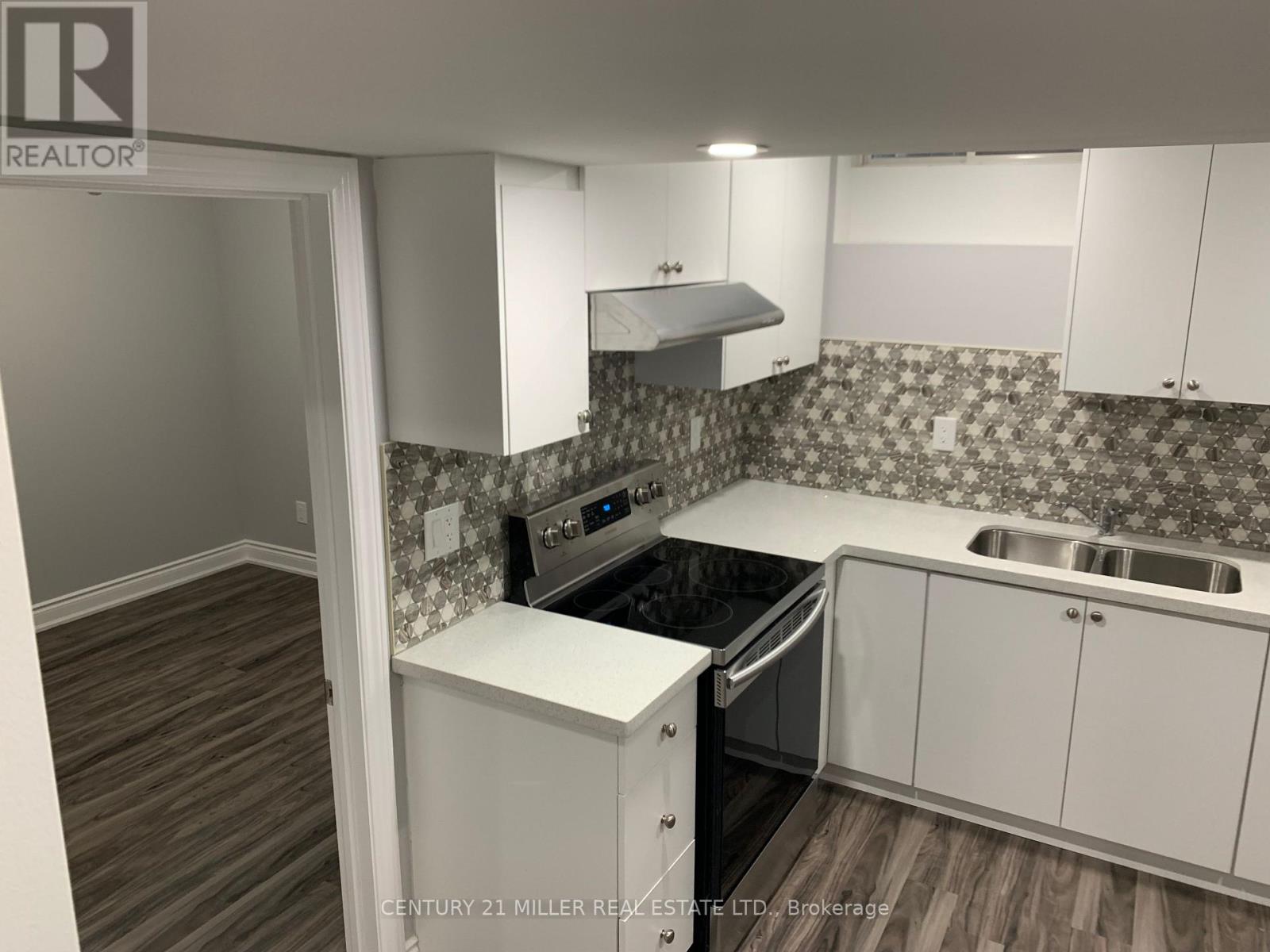 389 Royal West Drive, Brampton, Ontario  L6X 5J9 - Photo 4 - W12662764