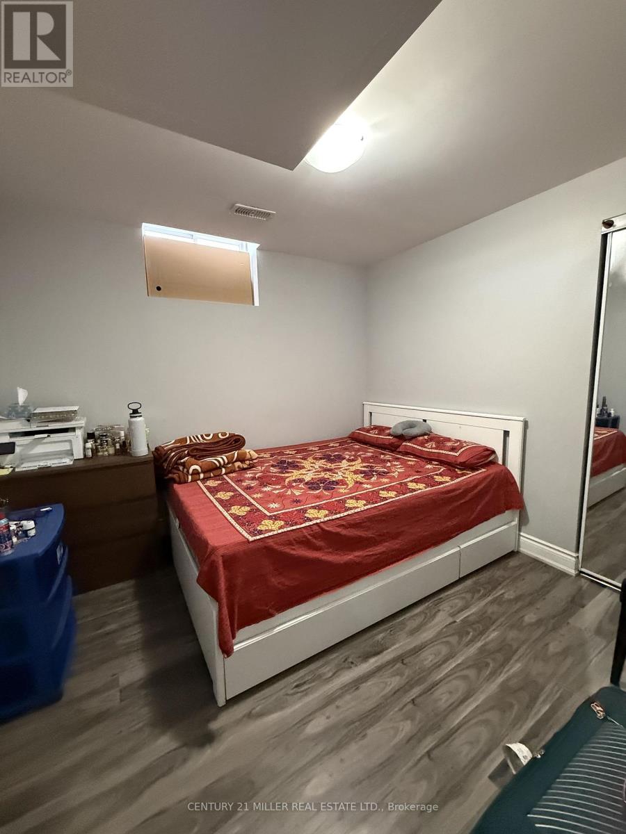 389 Royal West Drive, Brampton, Ontario  L6X 5J9 - Photo 7 - W12662764