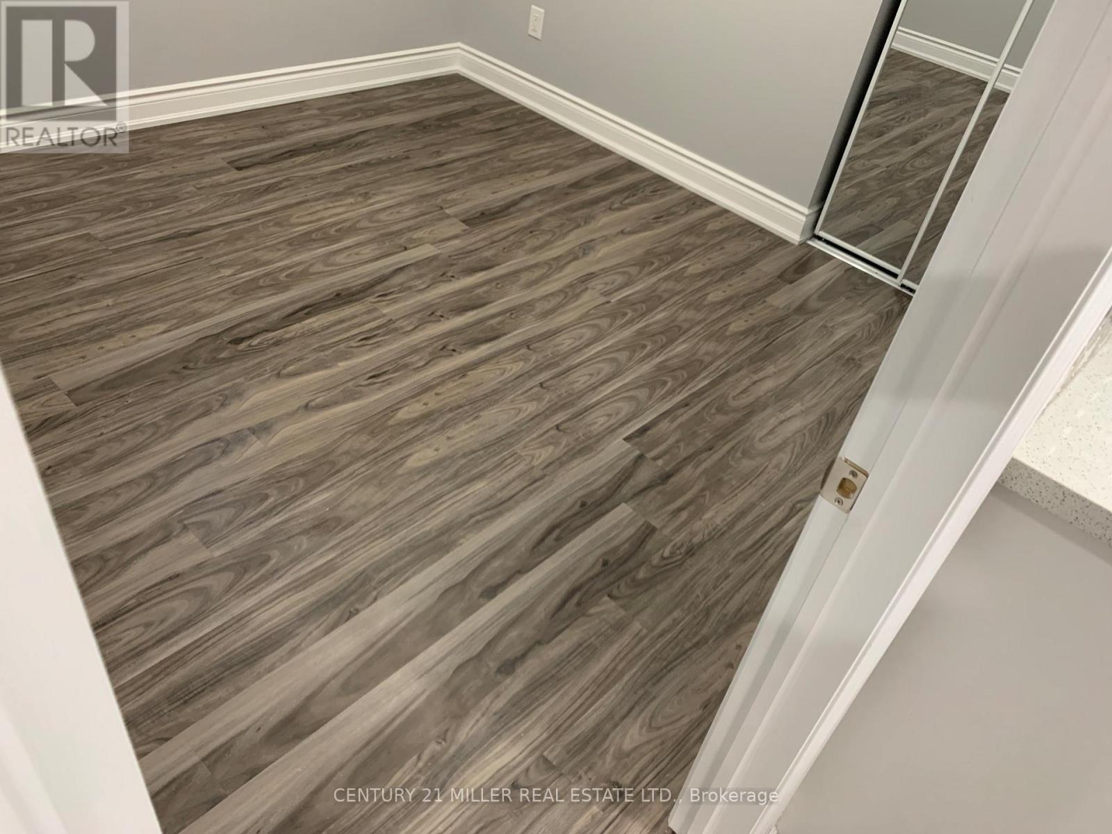 389 Royal West Drive, Brampton, Ontario  L6X 5J9 - Photo 8 - W12662764