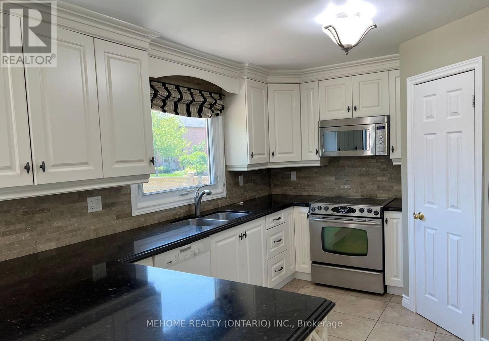 2037 Schoolmaster Circle, Oakville, Ontario  L6M 3A1 - Photo 15 - W12662804