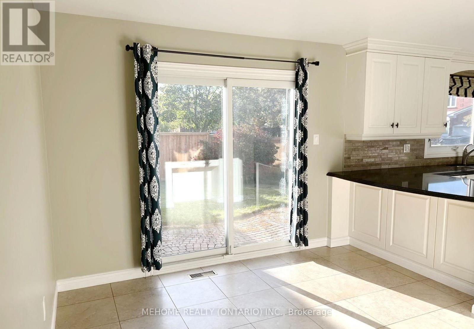 2037 Schoolmaster Circle, Oakville, Ontario  L6M 3A1 - Photo 18 - W12662804