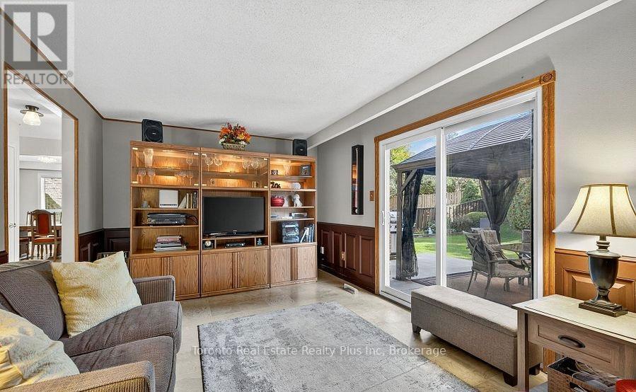 55 Massey Street, Brampton, Ontario  L6S 2V8 - Photo 5 - W12662844