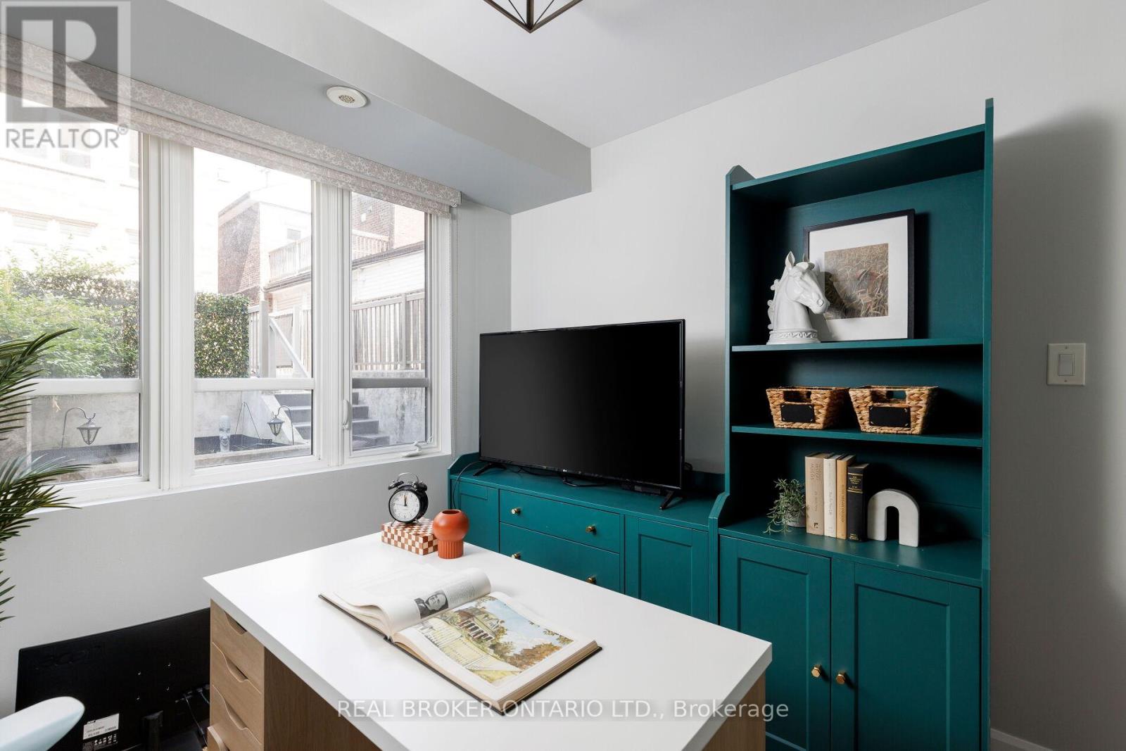 146 - 35 Elsie Lane, Toronto, Ontario  M6P 3N3 - Photo 10 - W12662856