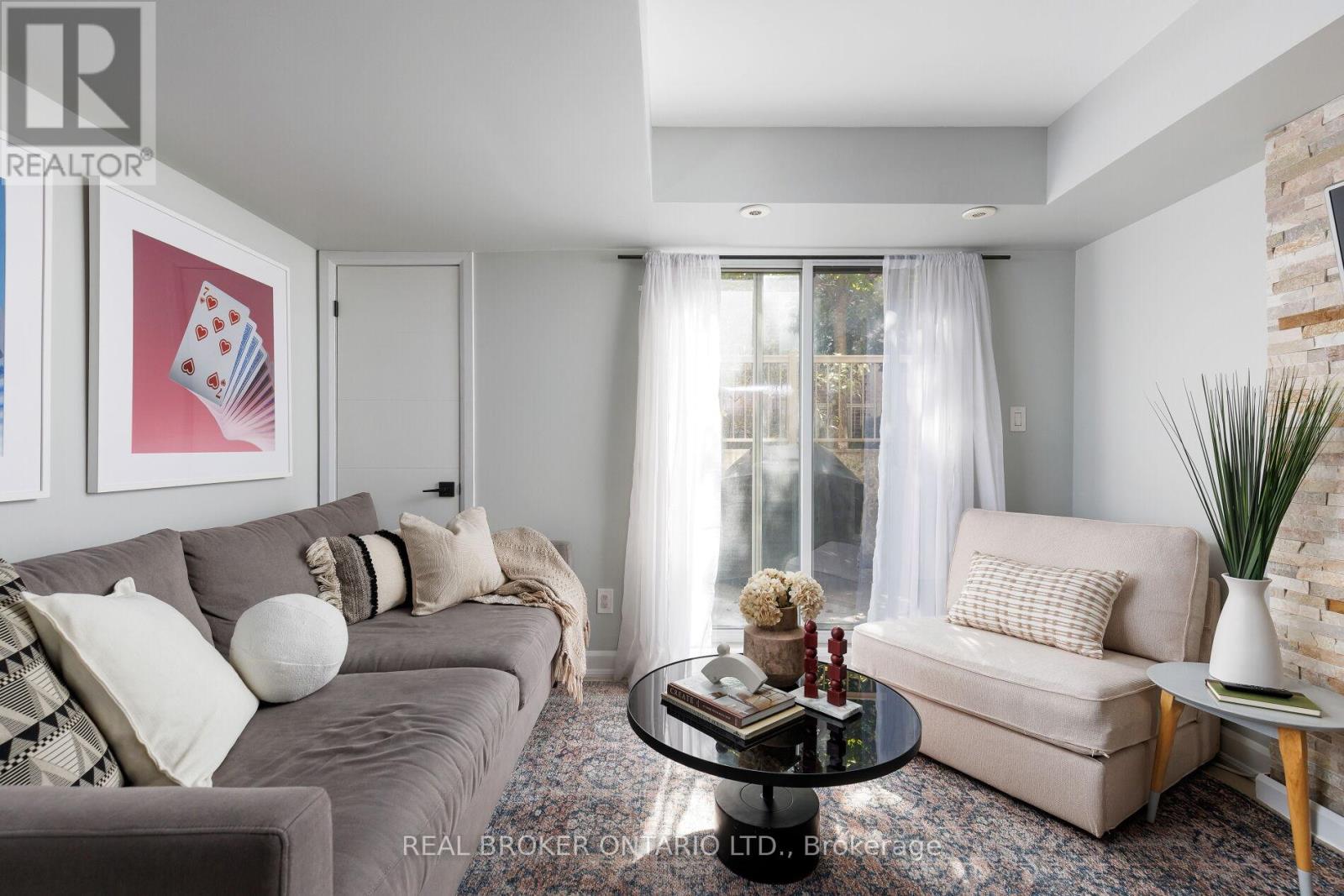 146 - 35 Elsie Lane, Toronto, Ontario  M6P 3N3 - Photo 5 - W12662856