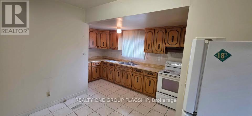 9 Thirty Sixth Street, Toronto, Ontario  M8W 3K8 - Photo 8 - W12662898