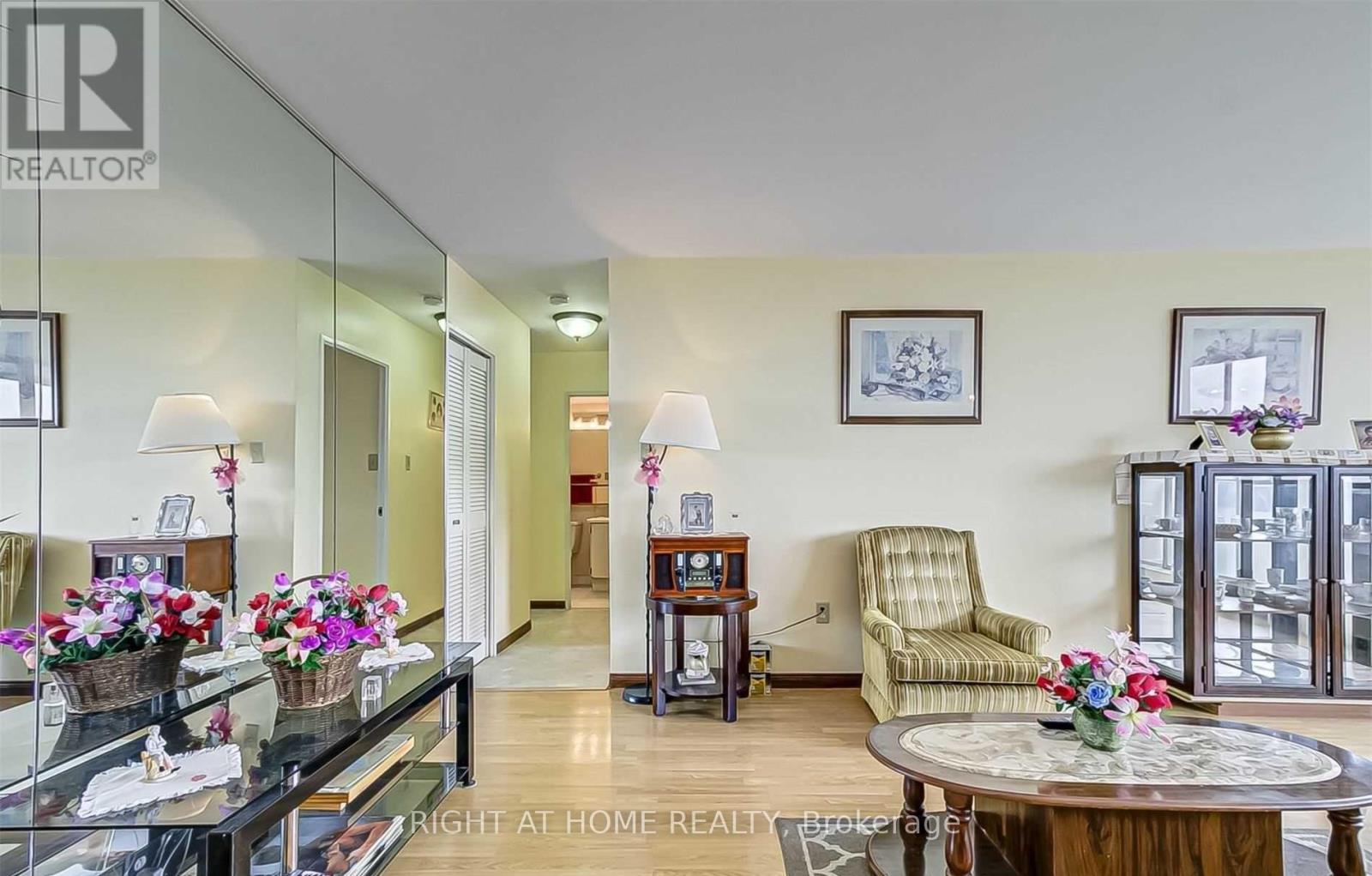 1014 - 455 Sentinel Road, Toronto, Ontario  M3J 1V5 - Photo 10 - W12662900