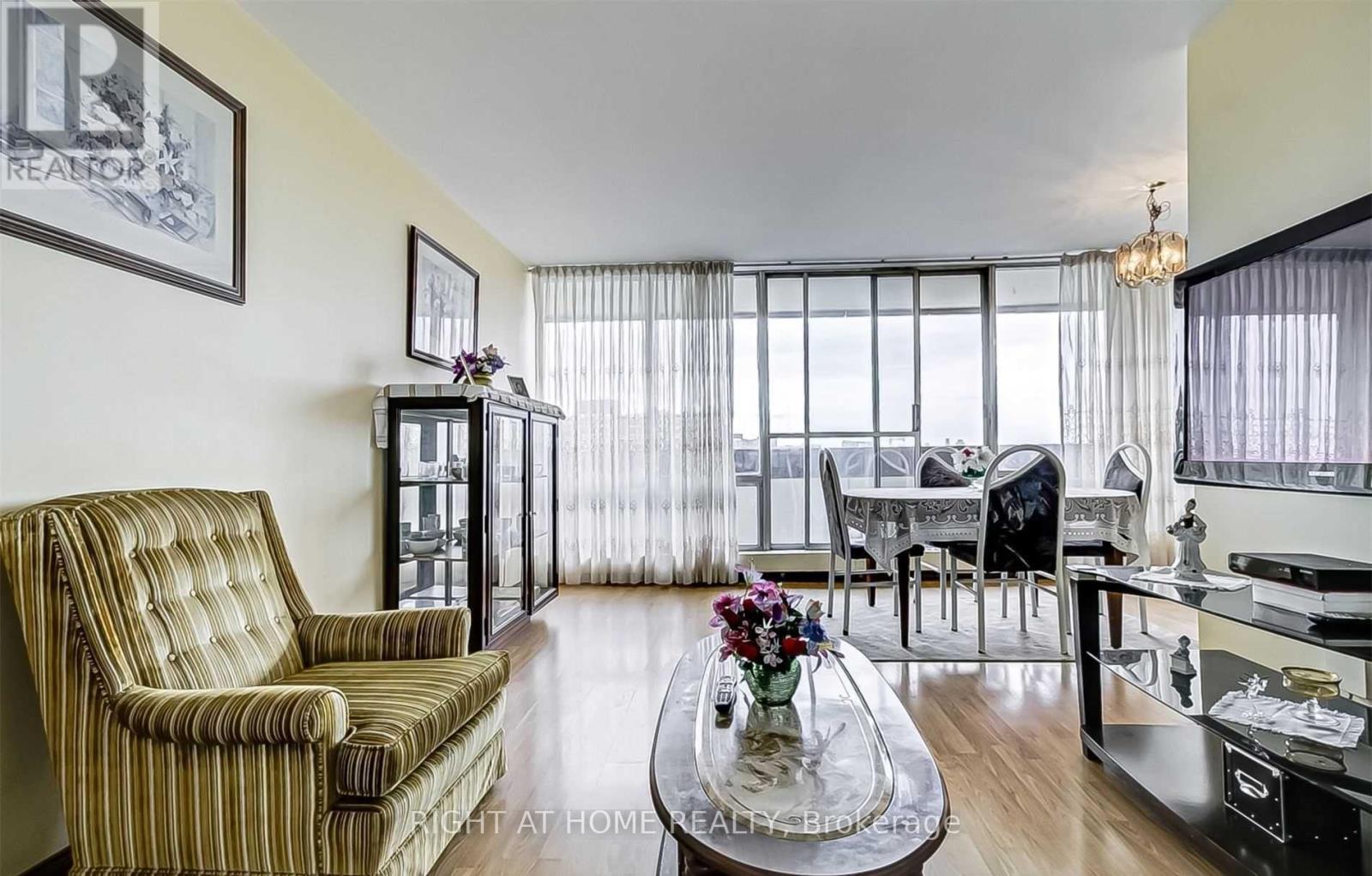 1014 - 455 Sentinel Road, Toronto, Ontario  M3J 1V5 - Photo 3 - W12662900