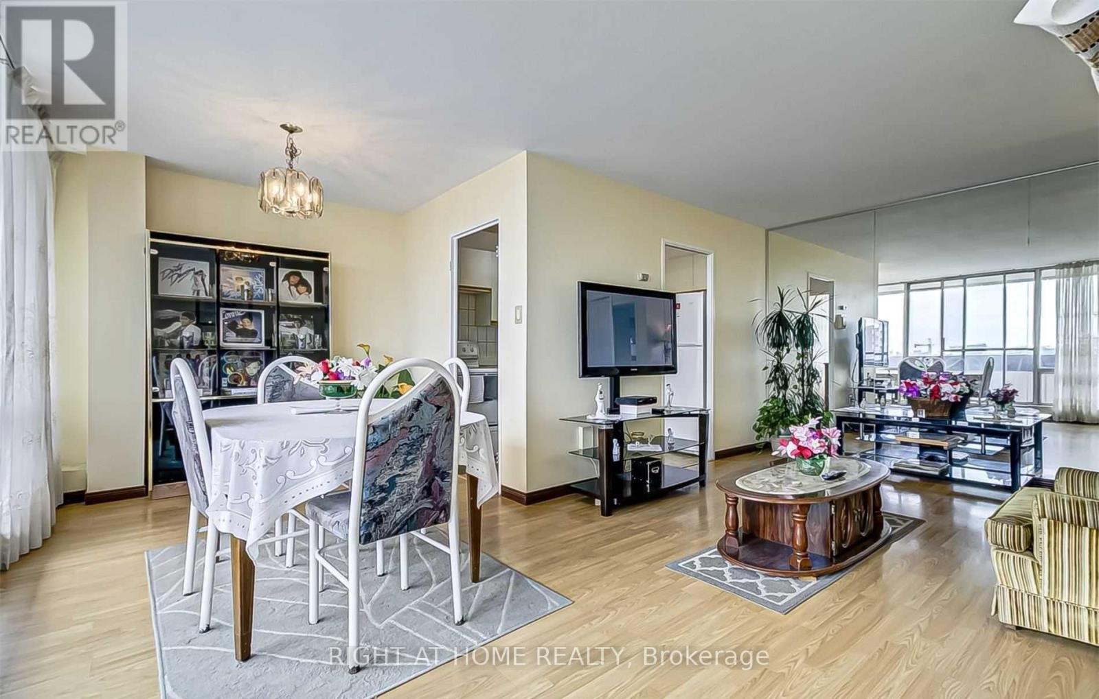 1014 - 455 Sentinel Road, Toronto, Ontario  M3J 1V5 - Photo 5 - W12662900