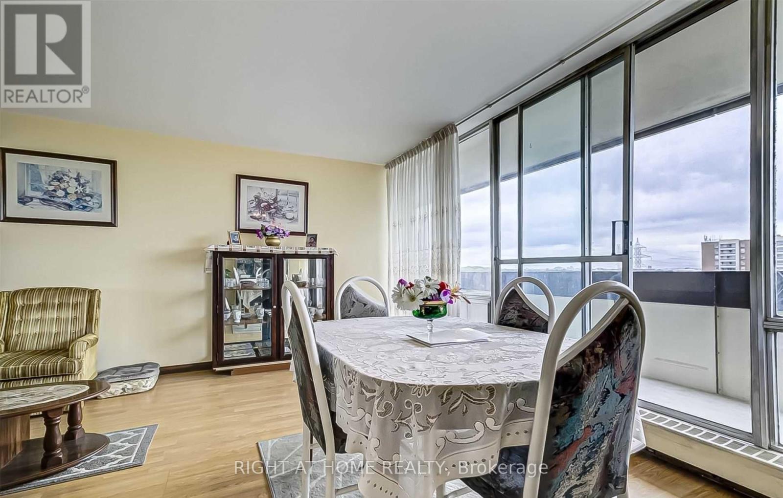 1014 - 455 Sentinel Road, Toronto, Ontario  M3J 1V5 - Photo 6 - W12662900