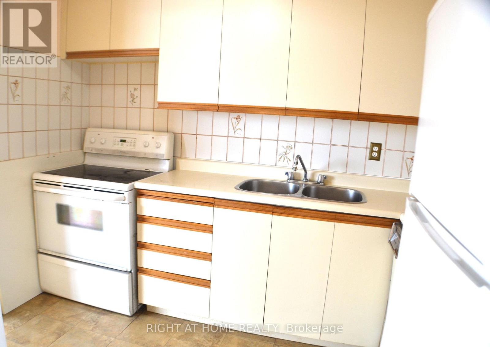 1014 - 455 Sentinel Road, Toronto, Ontario  M3J 1V5 - Photo 9 - W12662900