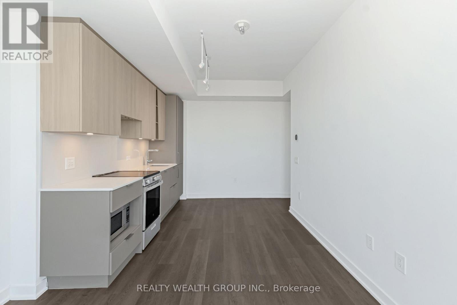 3911 - 3900 Confederation Parkway, Mississauga, Ontario  L5B 0M3 - Photo 10 - W12662944