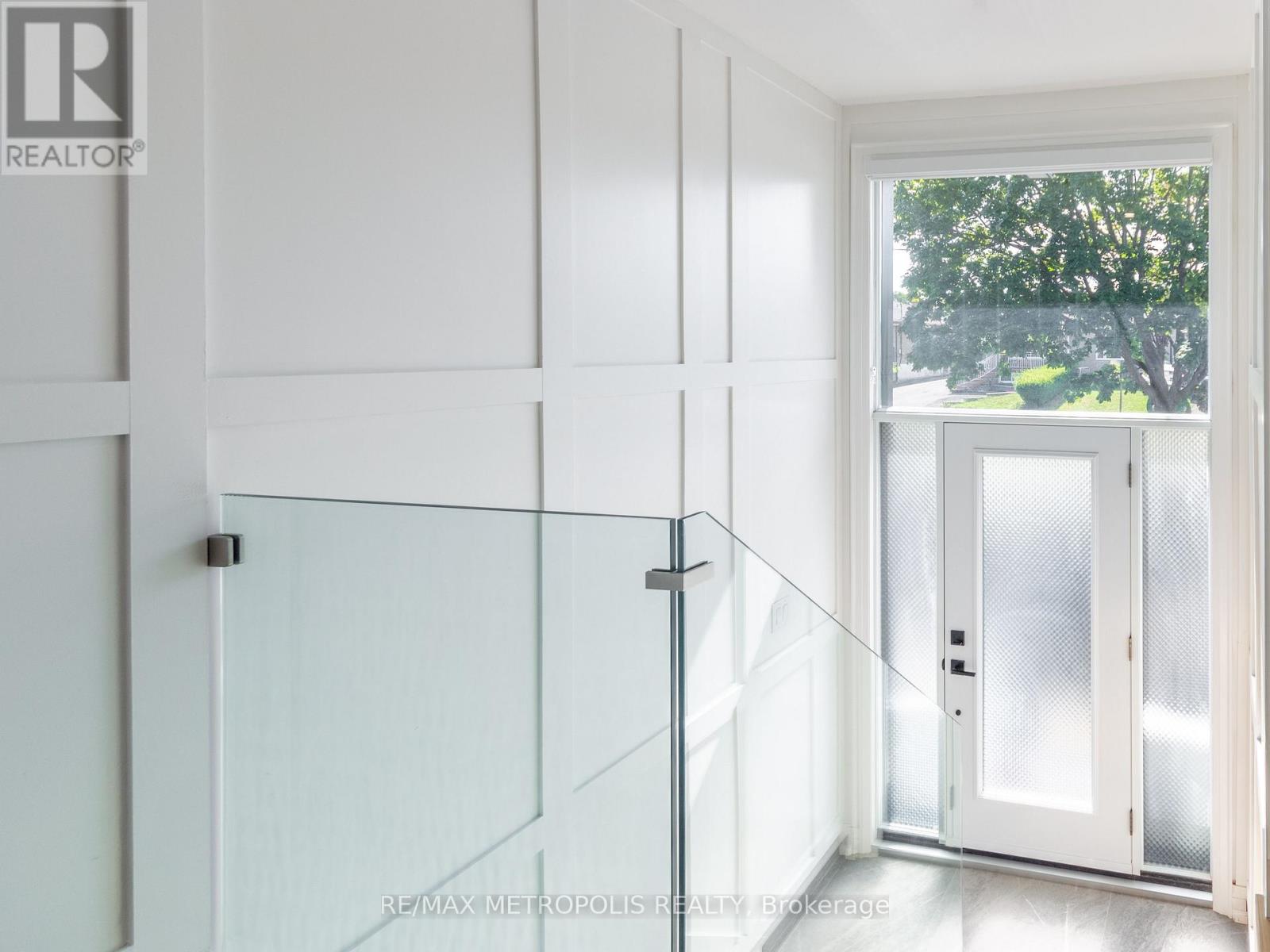 Upper - 62 Davelayne Road, Toronto, Ontario  M9M 2A7 - Photo 26 - W12662948