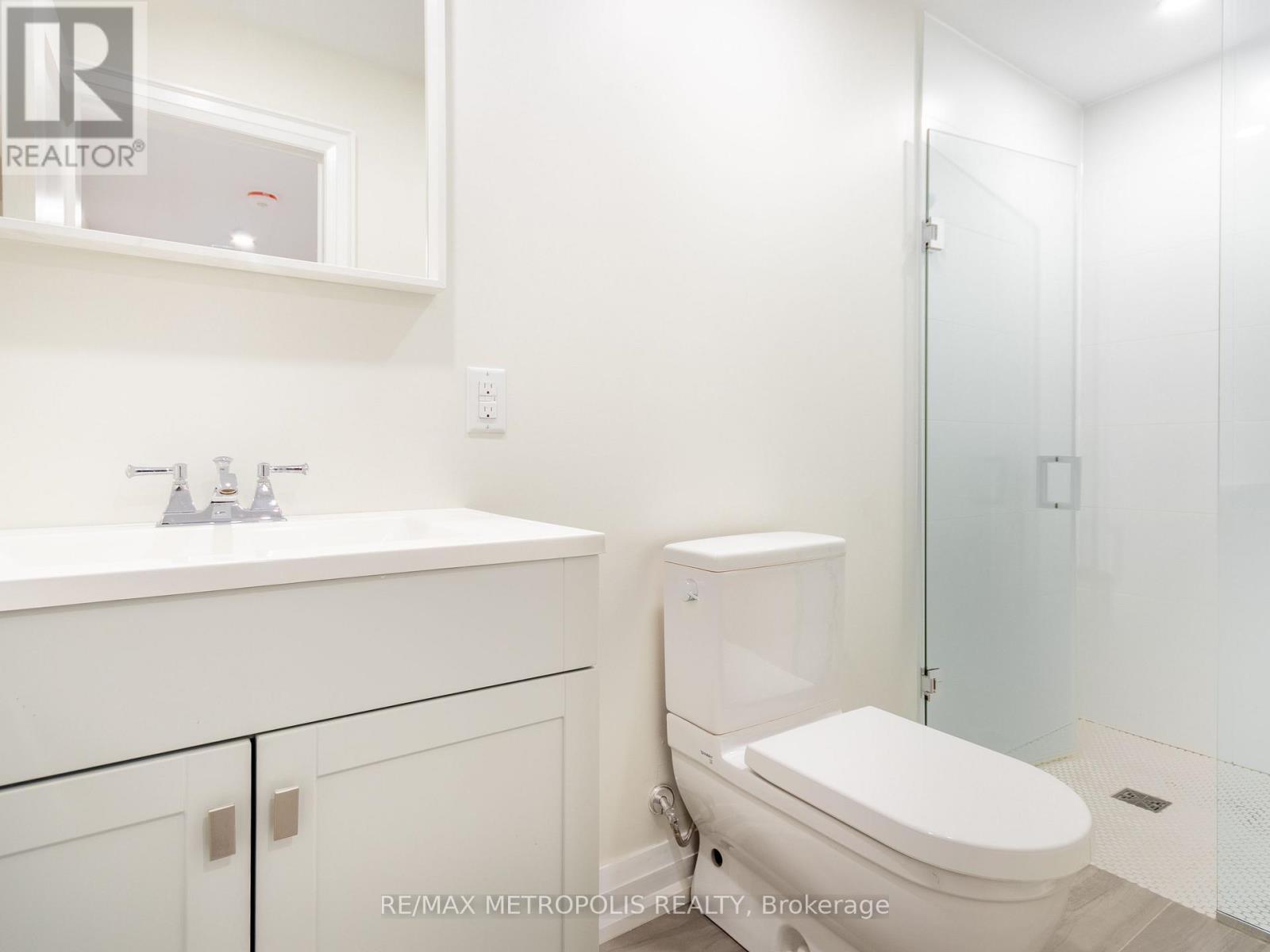 Upper - 62 Davelayne Road, Toronto, Ontario  M9M 2A7 - Photo 31 - W12662948