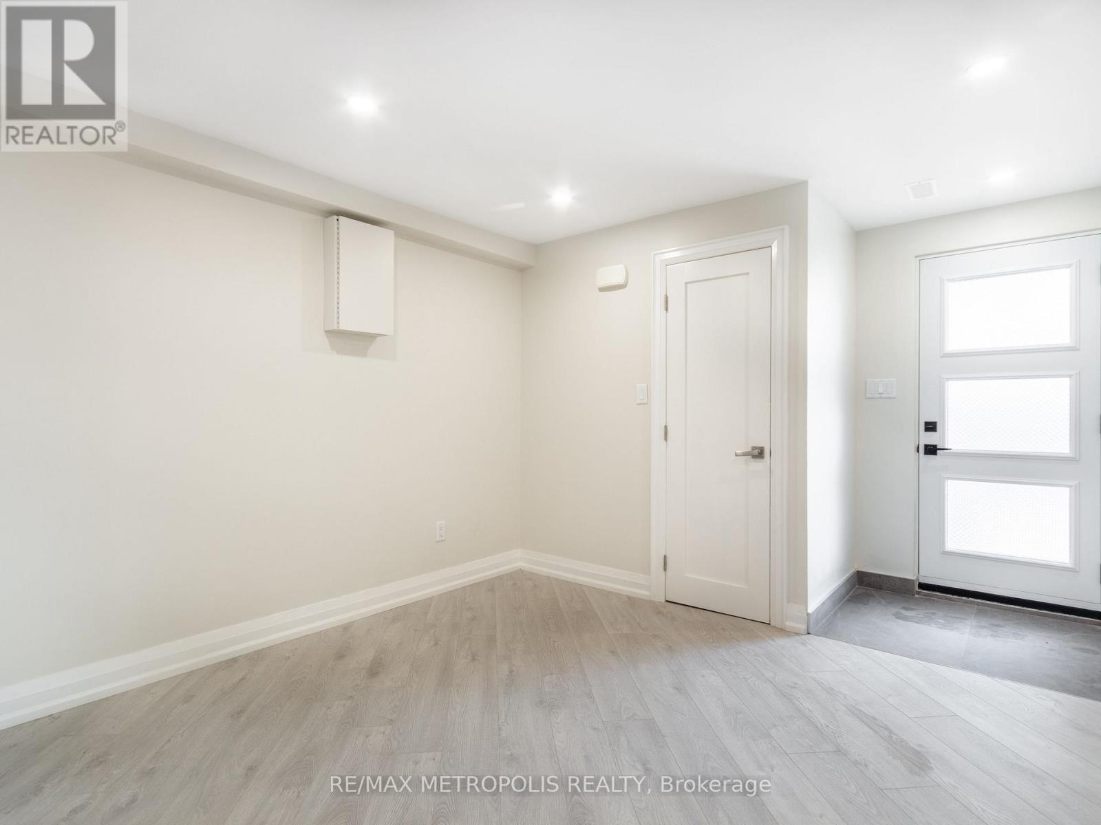 Upper - 62 Davelayne Road, Toronto, Ontario  M9M 2A7 - Photo 34 - W12662948