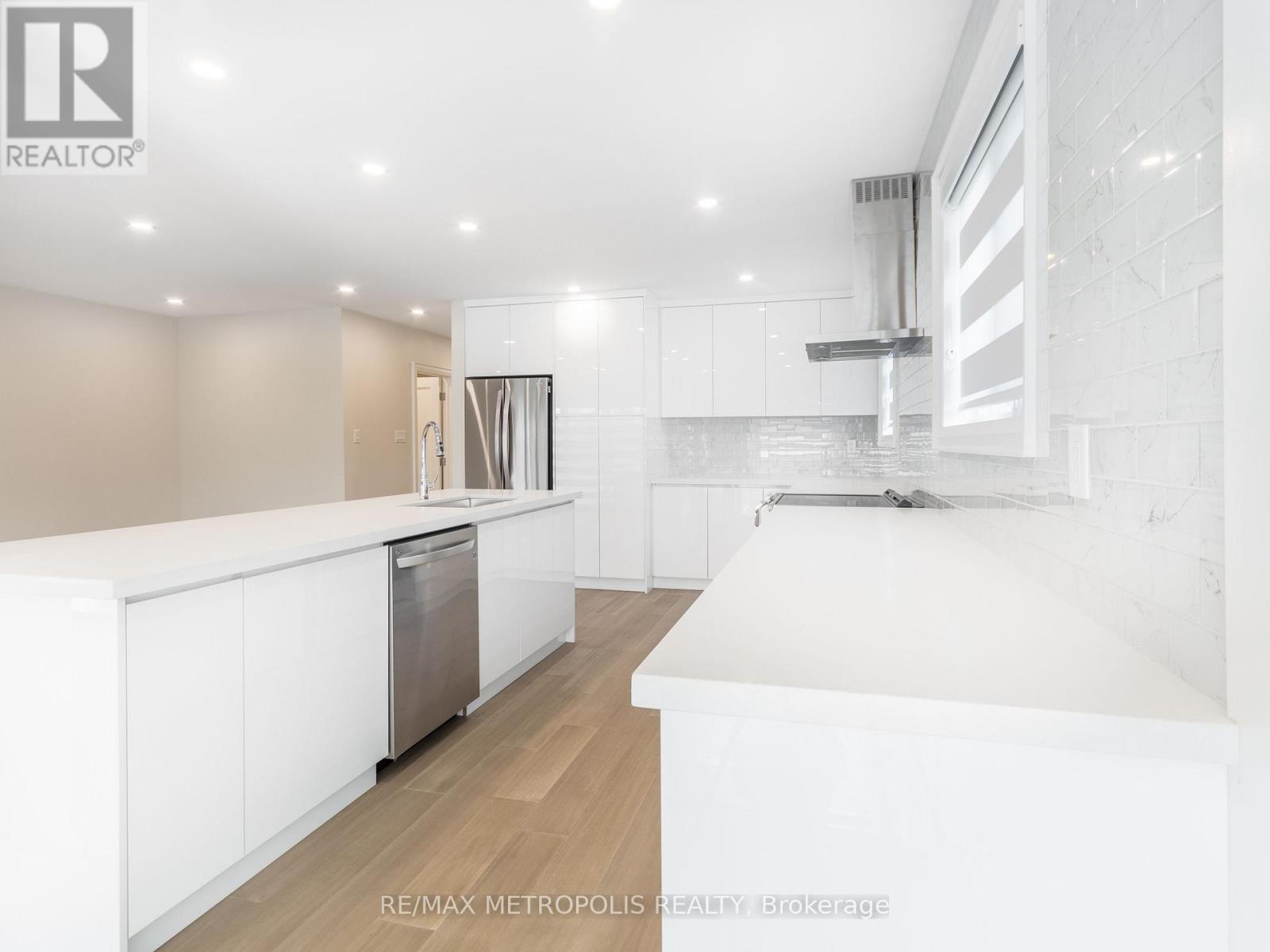 Upper - 62 Davelayne Road, Toronto, Ontario  M9M 2A7 - Photo 8 - W12662948